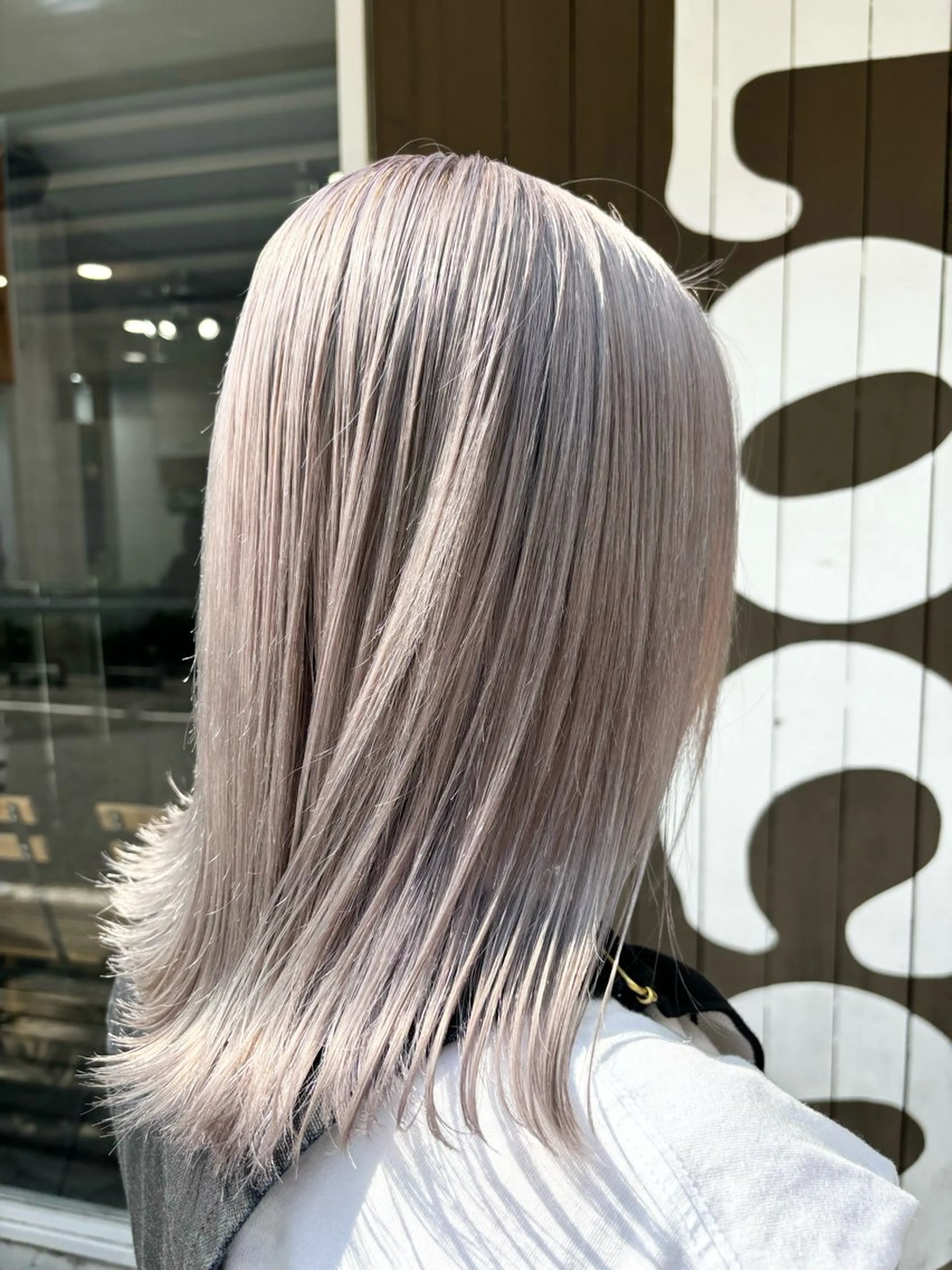 セミロング カラー ベージュカラー ブリーチ 透明感カラー ダブルカラー シルバー ヘアカラー Lohas Asatoのヘアスタイル