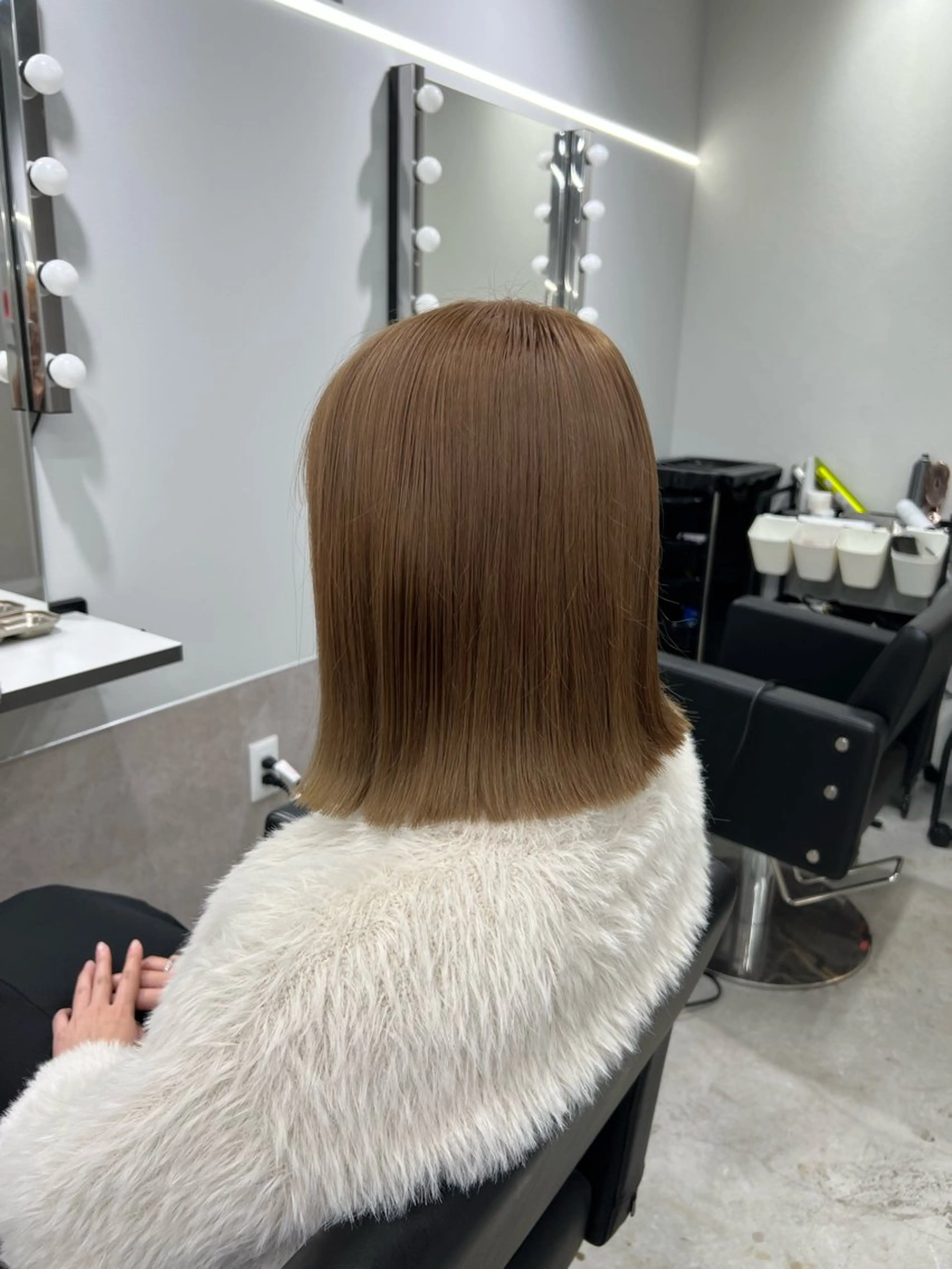 ミディアム ヘアカラー maya レイヤーカットのヘアスタイル