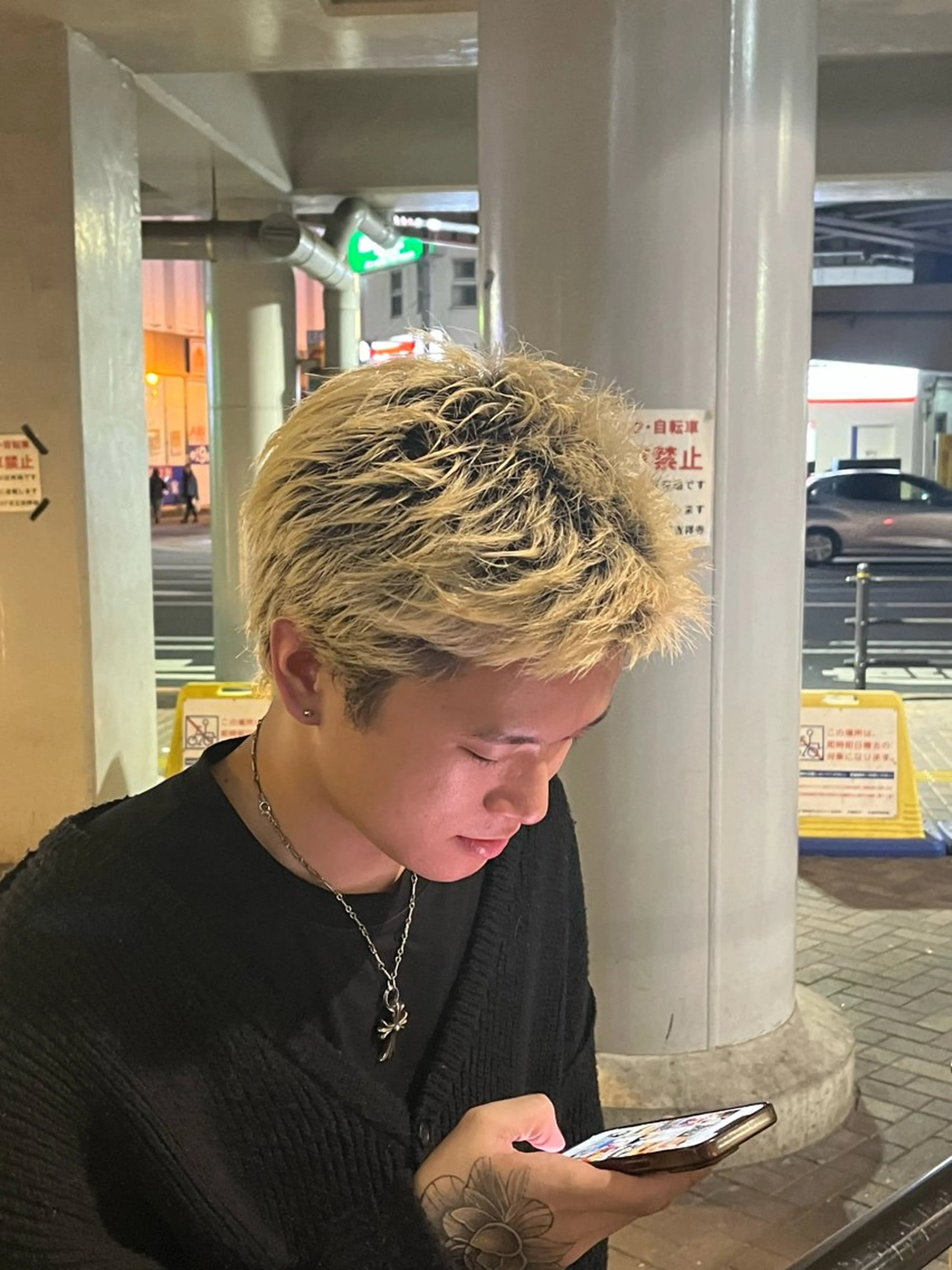 ショート カラー パーマ メンズ 【シャドウパーマ センターパート】義心のヘアスタイル