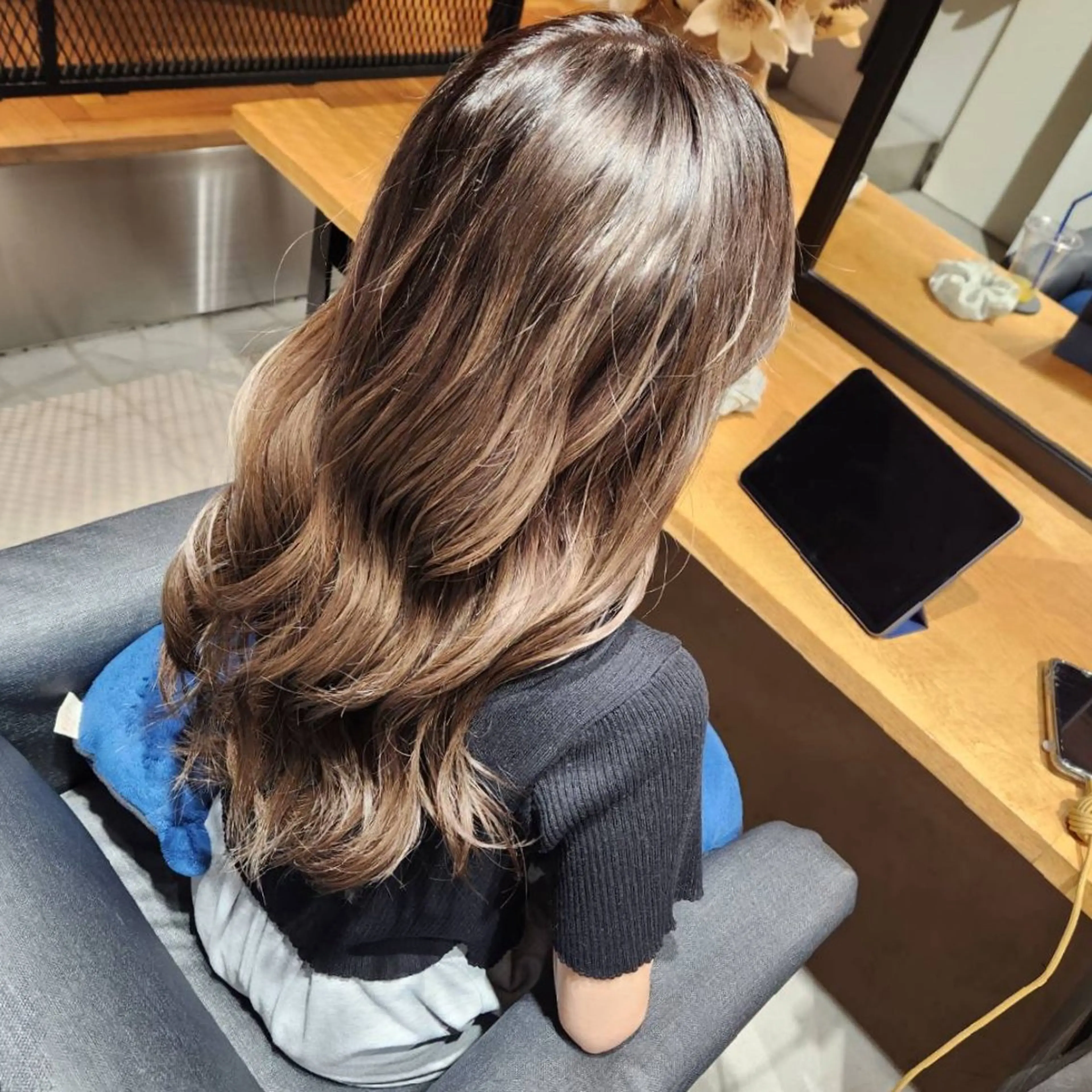 ロング カラー グラデーションカラー 大参 花のヘアスタイル