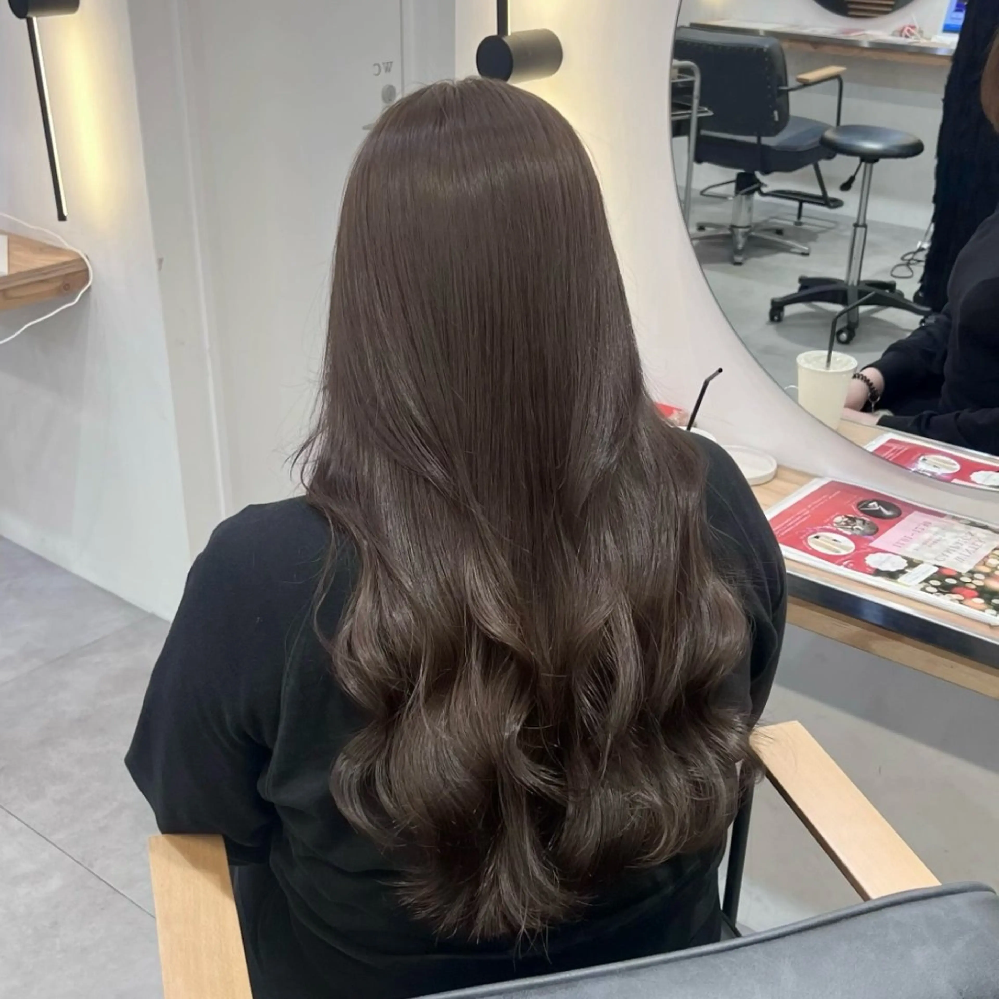 ミディアム カラー パーマ アッシュ アッシュグレー アッシュグレージュ ベージュカラー 黒髪 ヘアカラー トリートメント ブリーチなし/ ベージュ/akiraのヘアスタイル