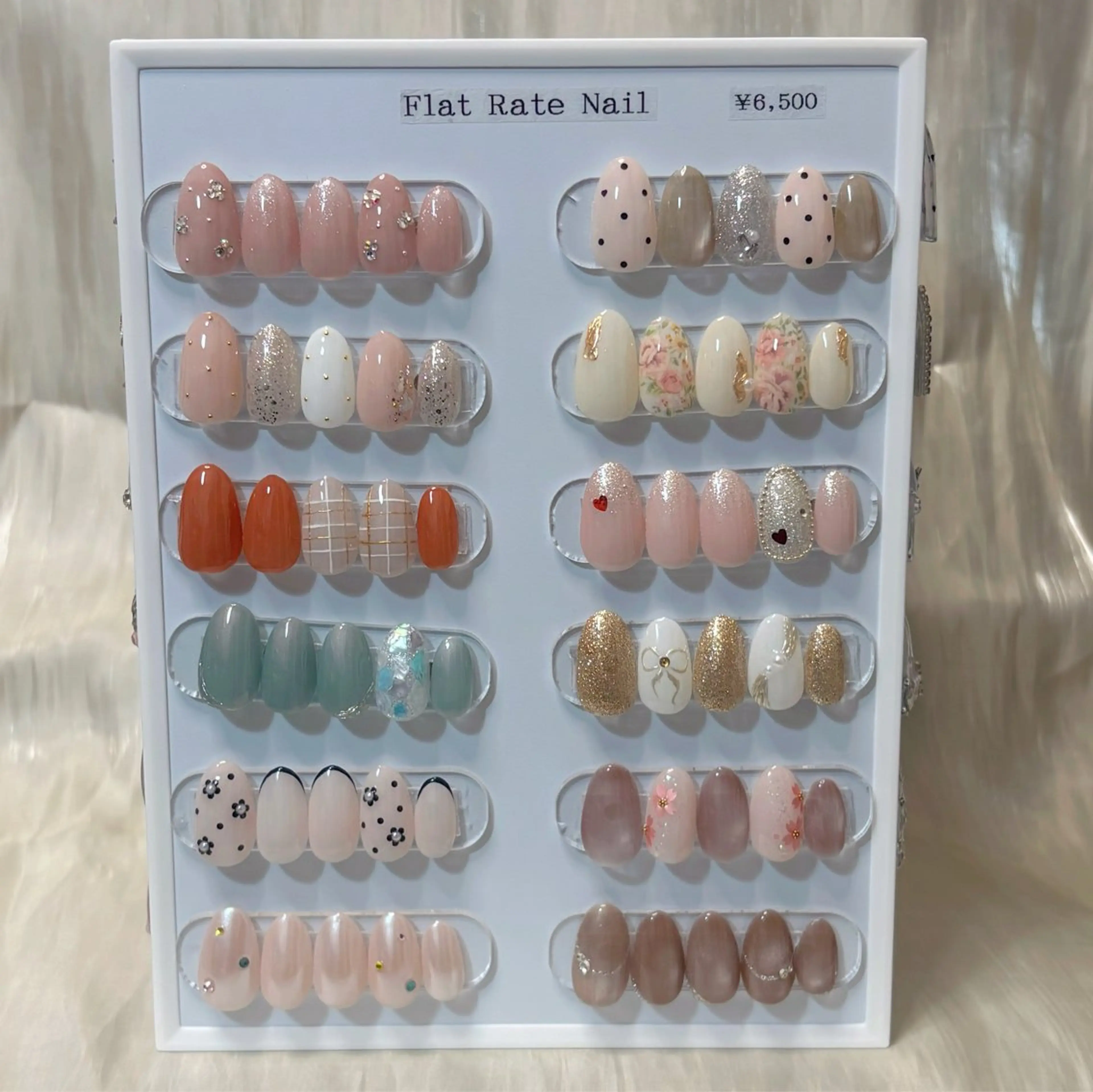 ネイル ハンドネイル nailroom DIASOMNIAのネイルデザイン