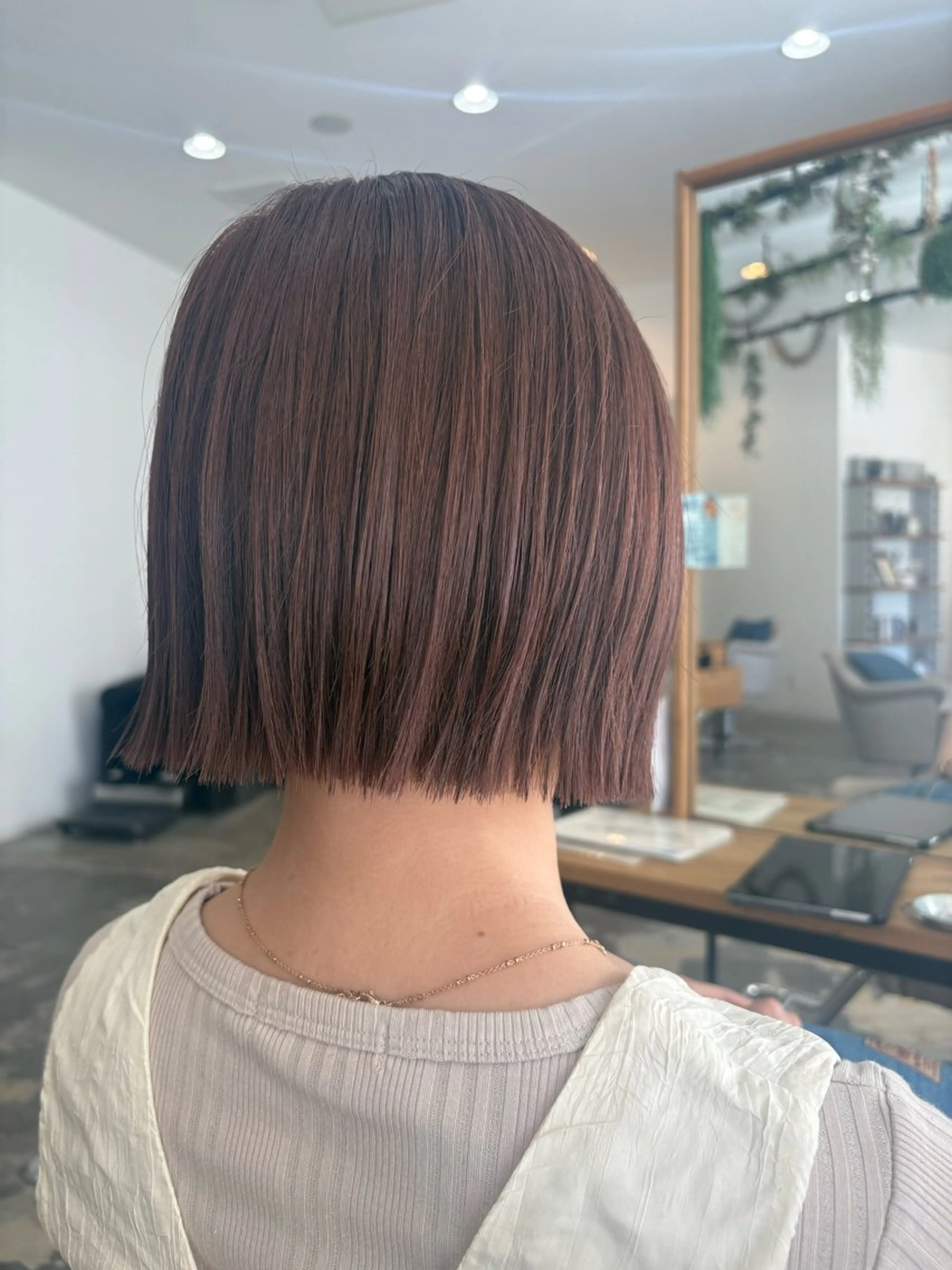 ミディアム ボブ 外ハネヘア BOND hair stage良福寺店所属・新畑 京子のヘアスタイル