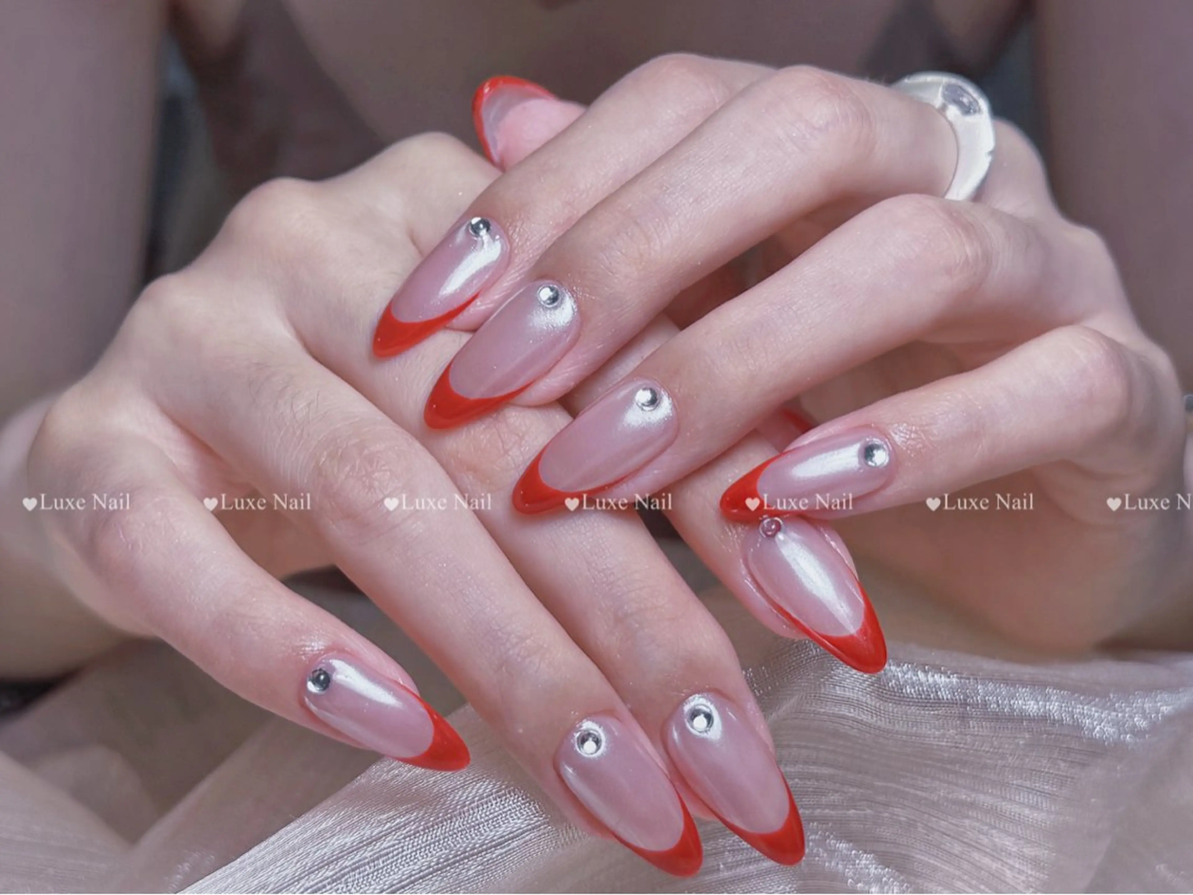 ネイル アートネイル オーロラネイル カジュアル クリアネイル 長さ出し ハンドネイル ハンドケア Luxe Nail Salonのネイルデザイン