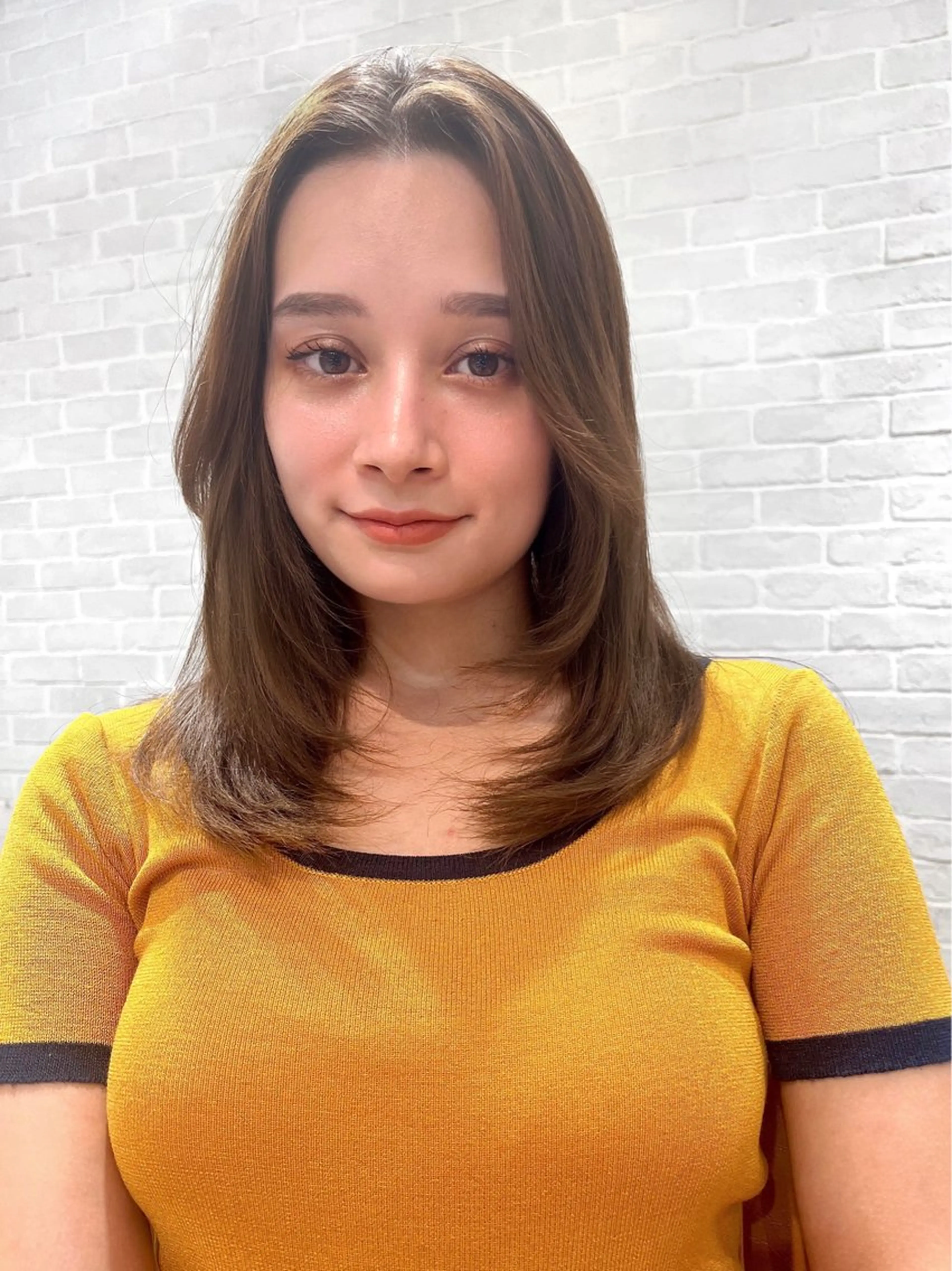 セミロング カラー グレージュ レイヤーカット 【韓国ヘア×透明感 カラー】笹谷 莉未のヘアスタイル