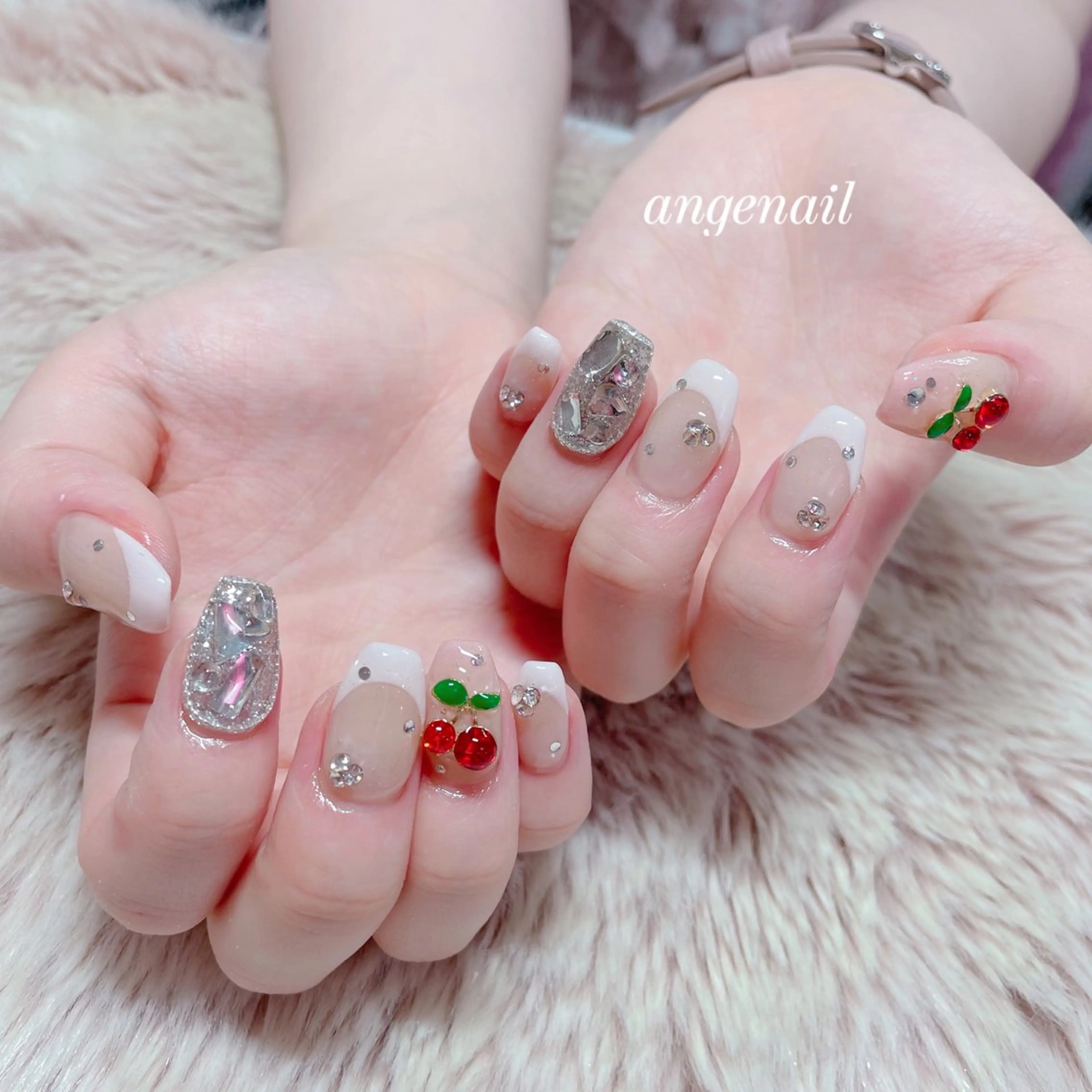 ネイル ハンドネイル オーナーネイリスト MAKIのネイルデザイン