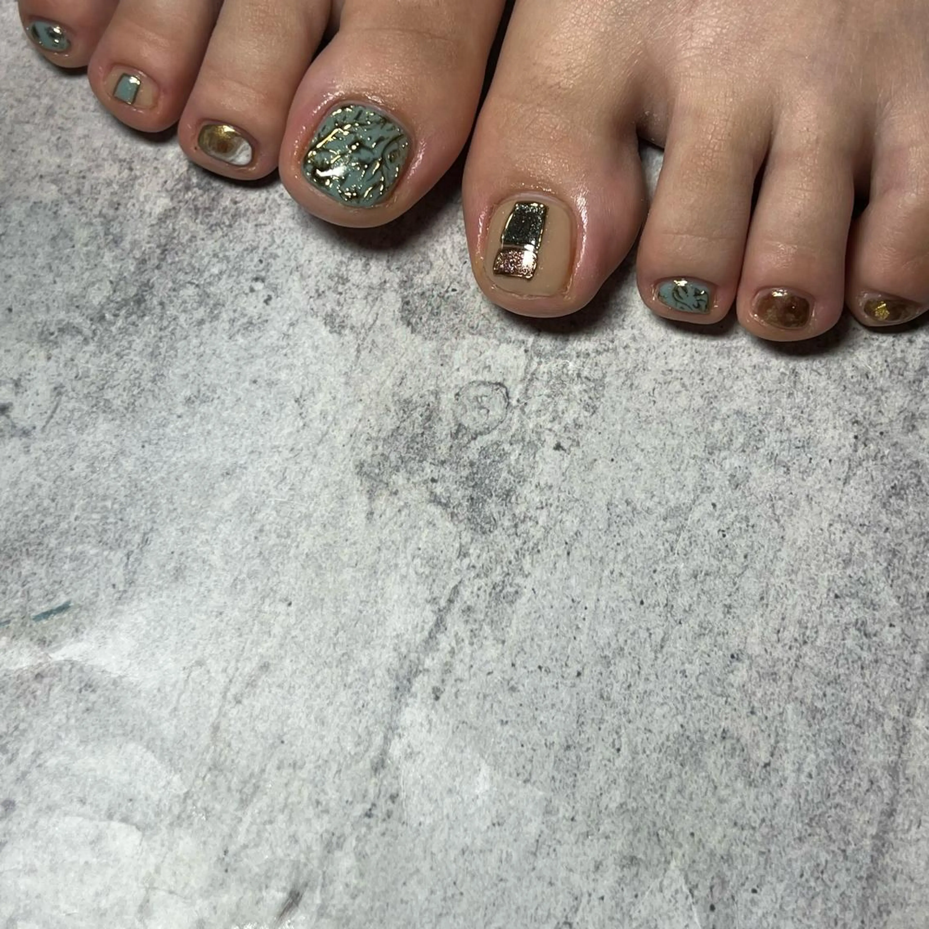 ネイル ゴールド 𝐫𝐚𝐢 𝐧𝐚𝐢𝐥のネイルデザイン