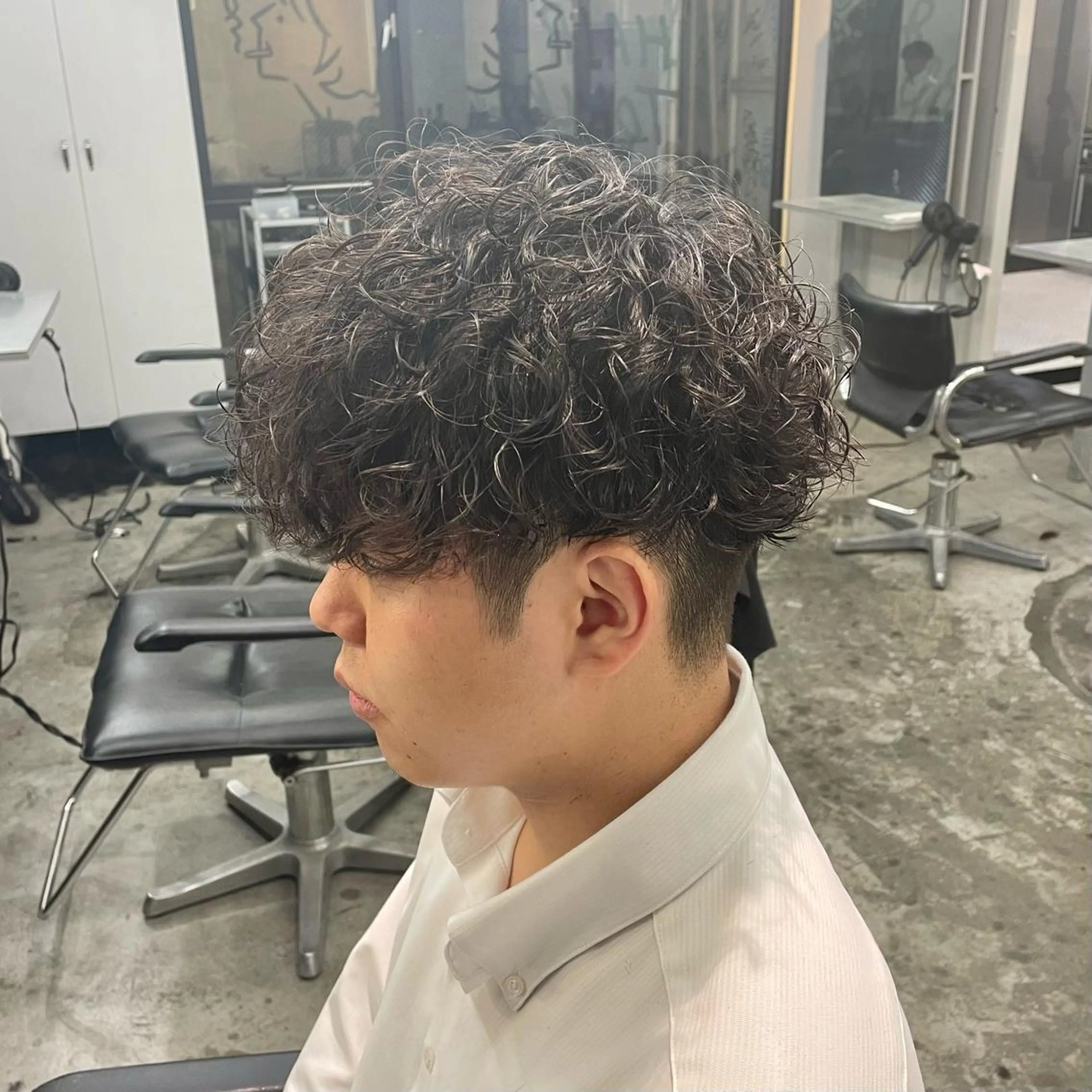 ショート パーマ メンズ メンズパーマ スパイラルパーマ カット パーマ メンズ特化美容師/ 藤戸 椋のヘアスタイル