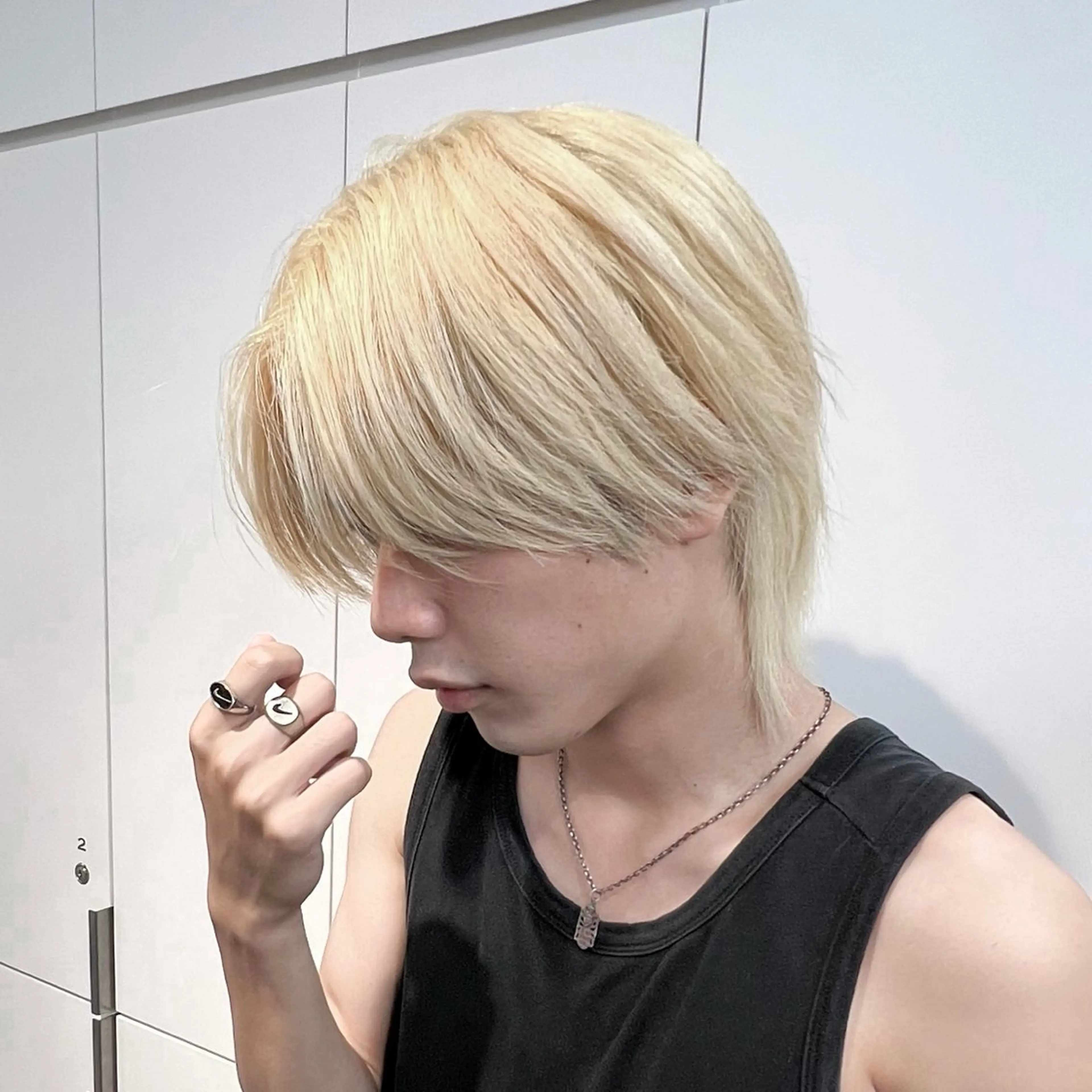 ミディアム メンズ ミディアムパーマ メンズバレイヤージュ メンズブリーチ ダウンパーマ メンズ韓国風 【メンズ特化✨】 縮毛矯正/千原涼麻のヘアスタイル