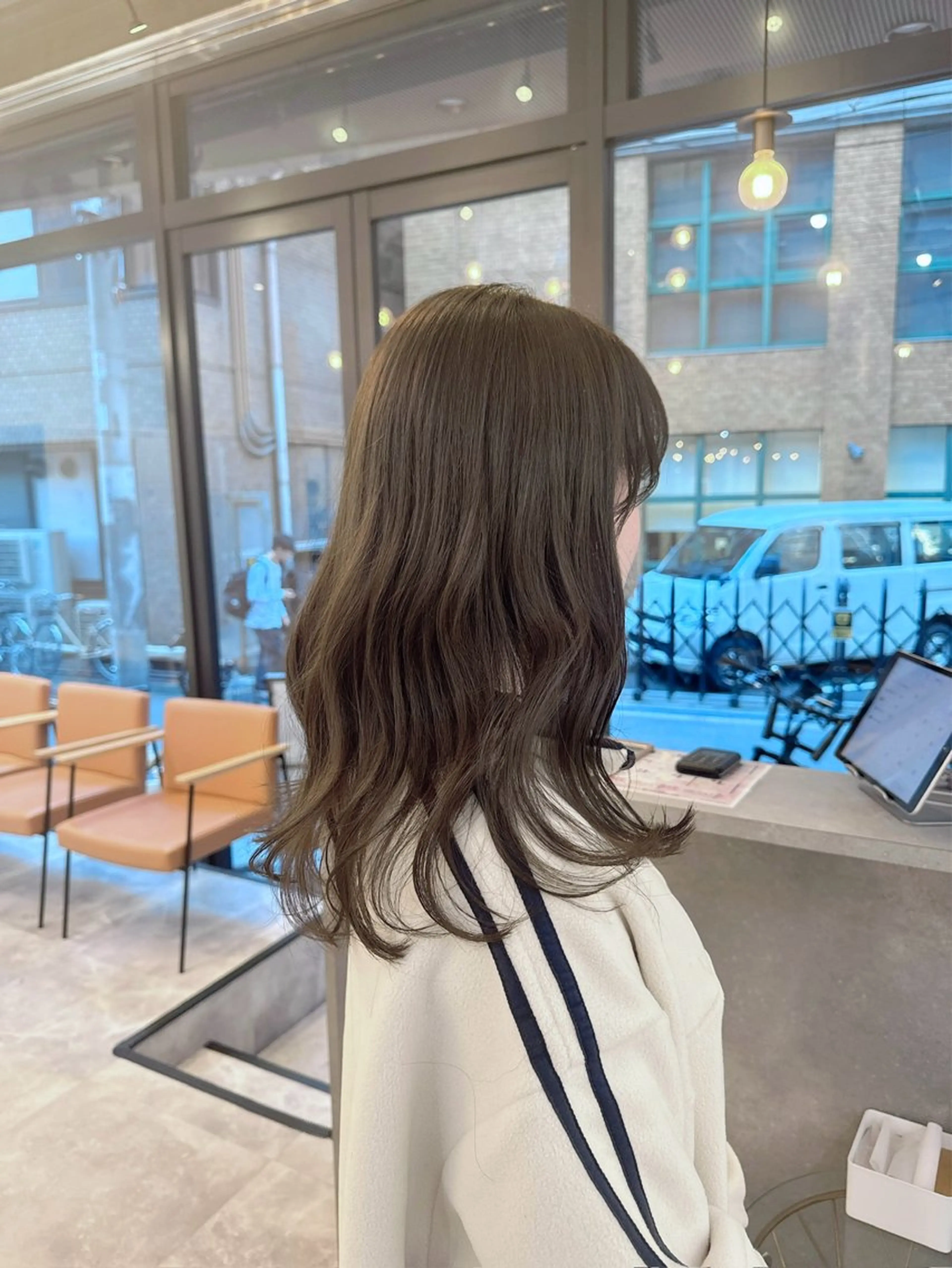 セミロング カラー ベージュカラー ブリーチ ボルドーカラー ブラウンカラー 透明感カラー 赤み無し柔らかカラー 【梅田】madokaのヘアスタイル