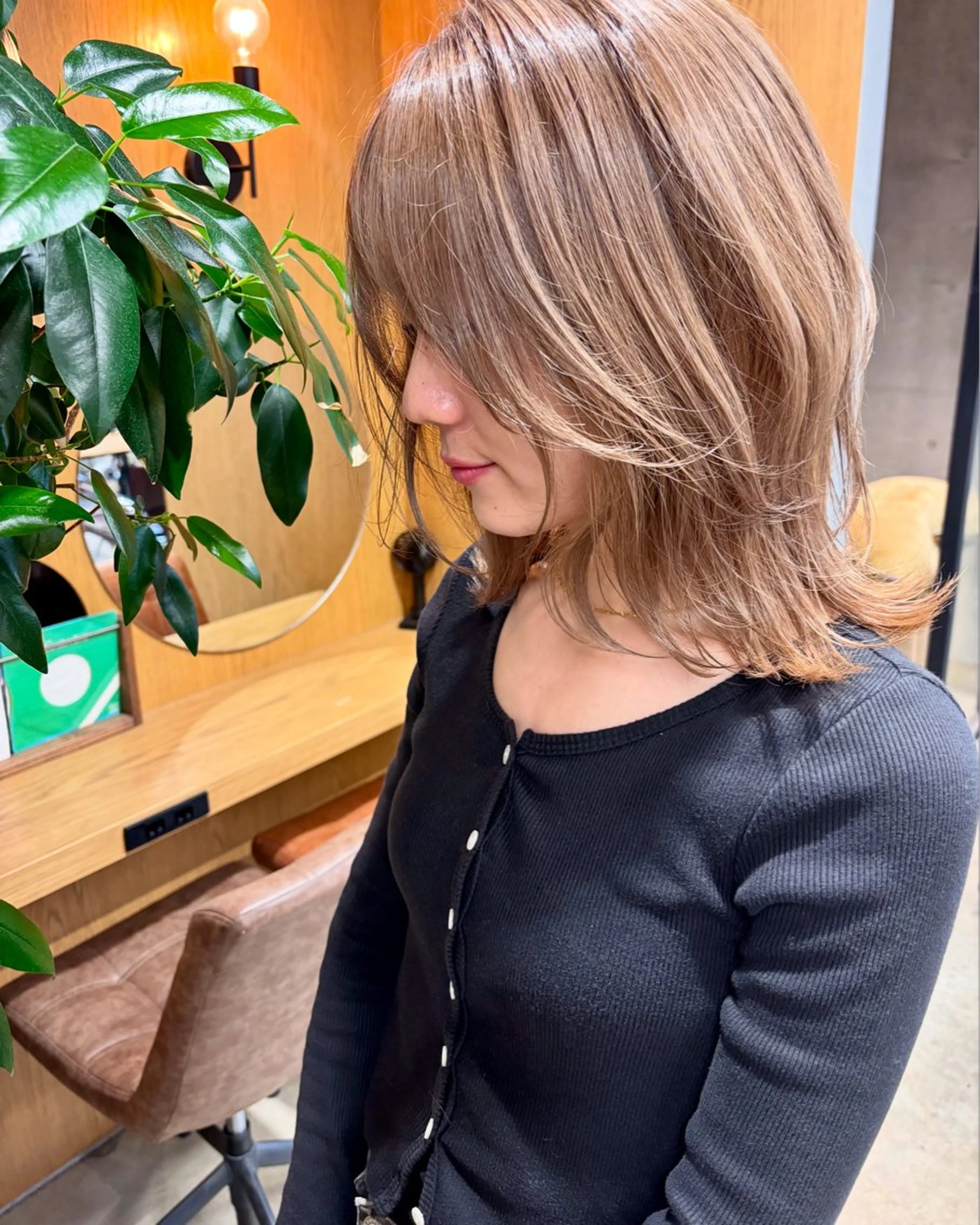 セミロング カラー ベージュカラー ブリーチ ミルクティーベージュ その他 ブリーチカラーレイヤ ーカット🦋annaのヘアスタイル