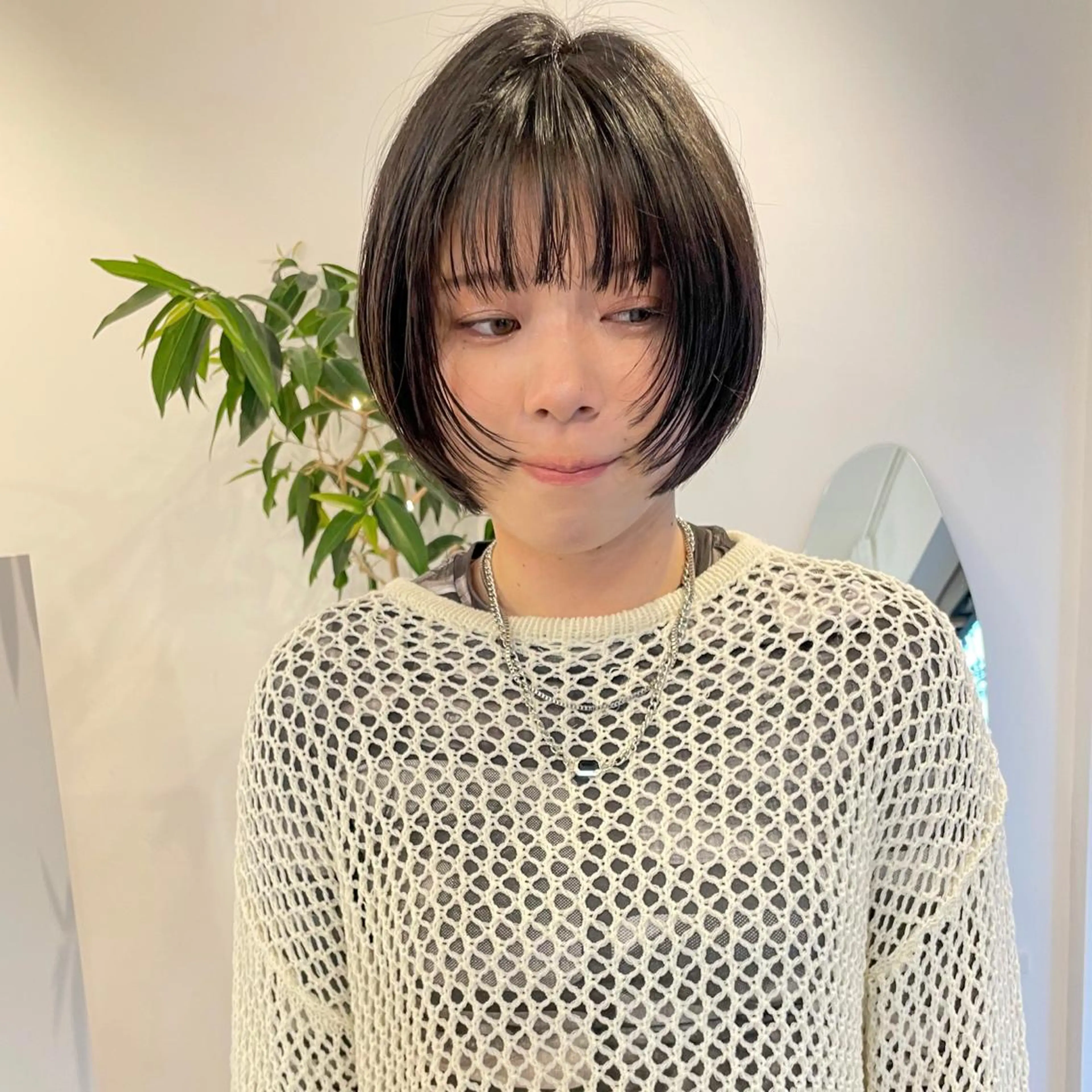 ミディアム 切りっぱなしボブ ショートボブ ミディアムパーマ ボブ 外ハネヘア カット トリートメント 可愛いパーマスタイル といえばISSEYのヘアスタイル