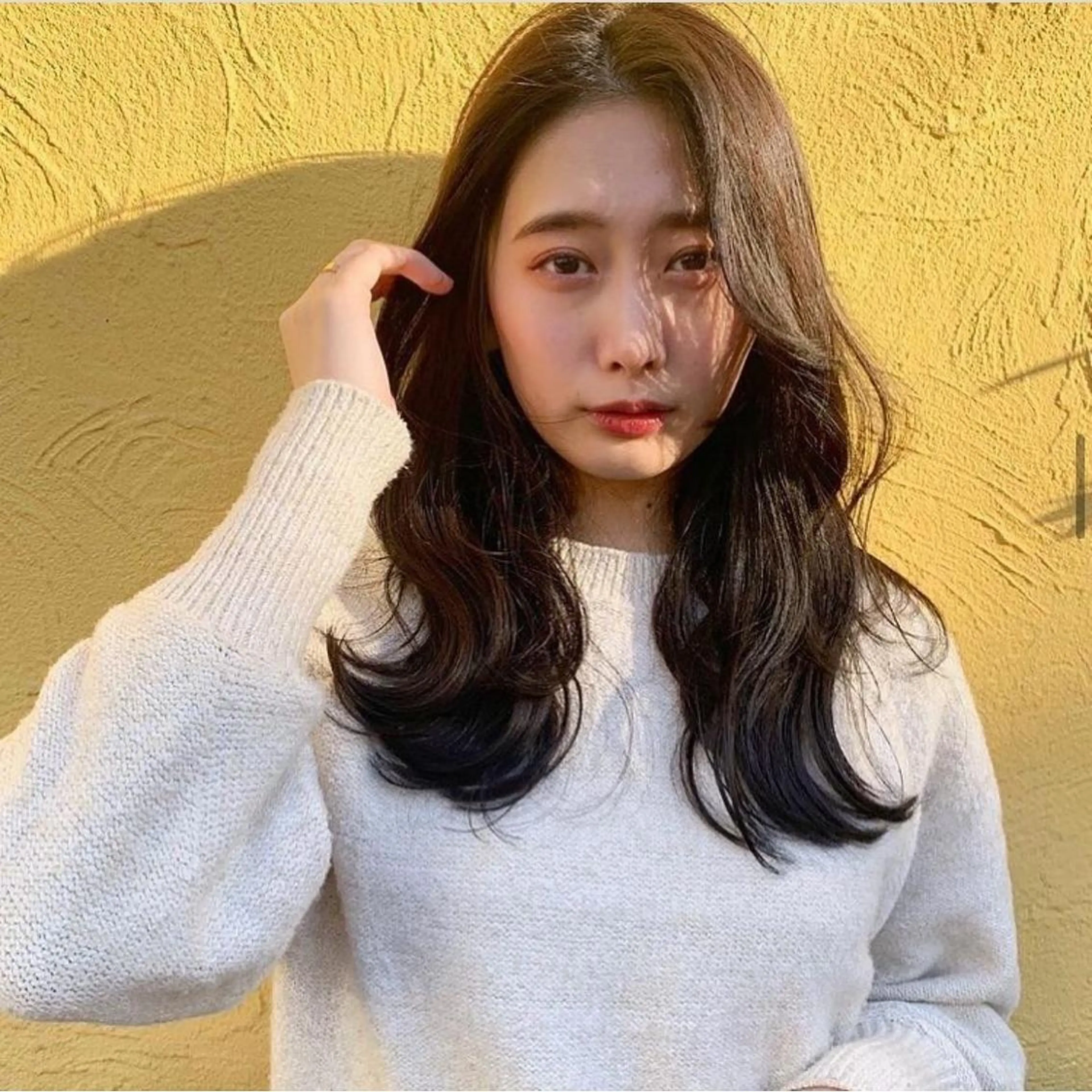 ミディアム カラー ヘアアレンジ ミディアムパーマ ベージュカラー 透明感カラー ハイライトカラー ミルクティーベージュ 韓国/髪質改善💘 櫻井かれんのヘアスタイル