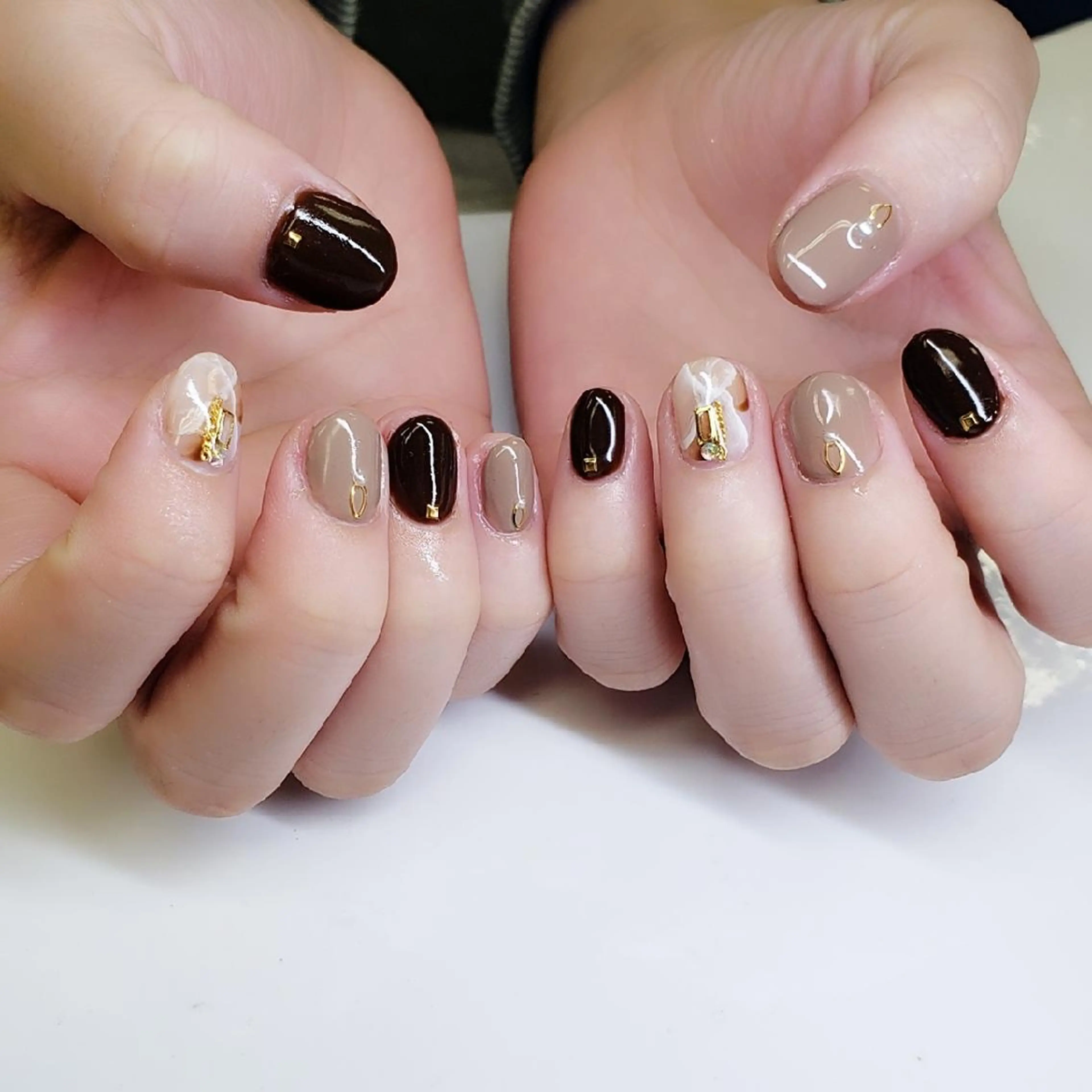 ネイル アートネイル 大理石ネイル(マーブル) クロキ 。のネイルデザイン