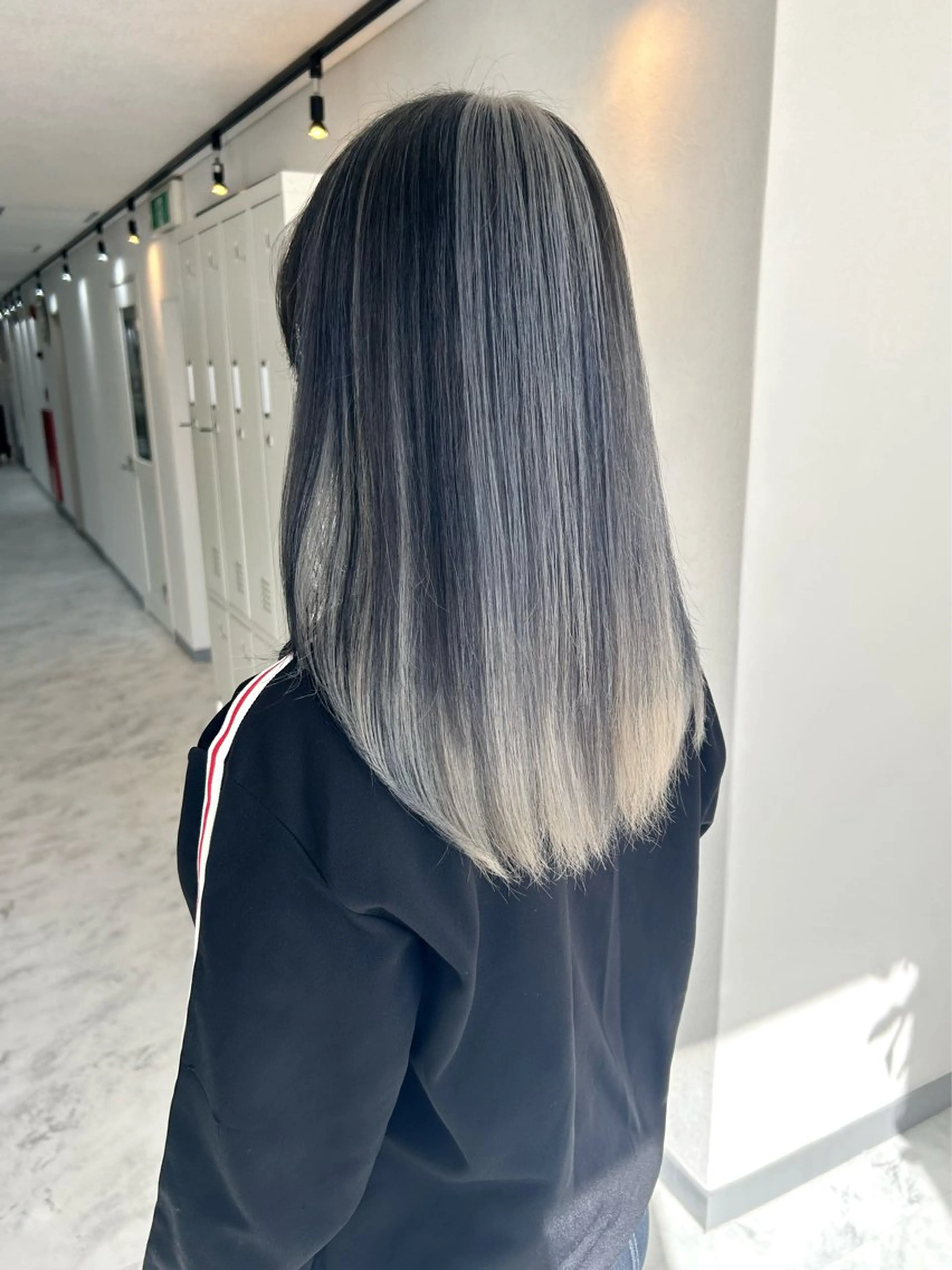 セミロング カラー ヘアカラー トリートメント Via 京都烏丸所属・ブロンド/ハイトーン /レイヤー/りなのヘアスタイル