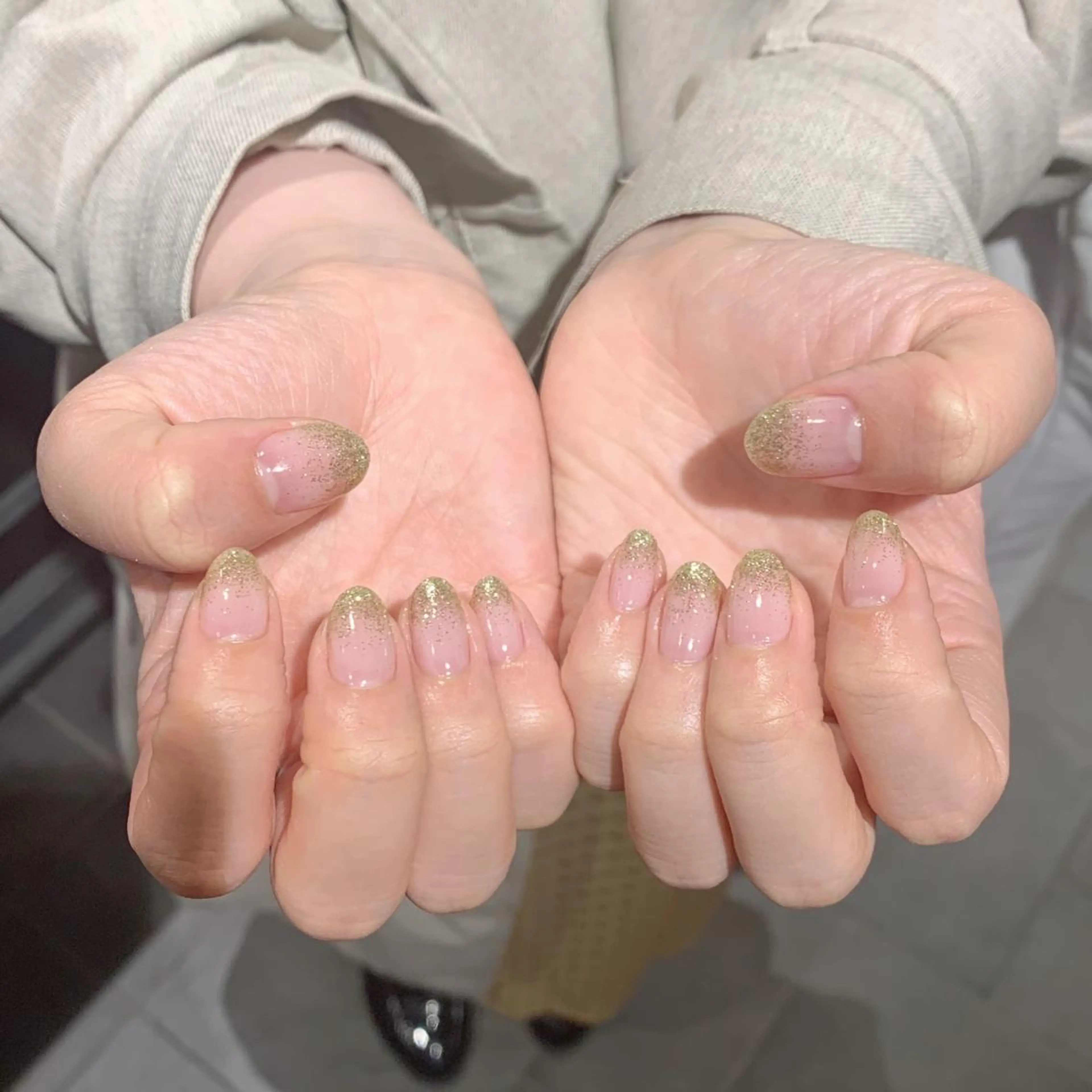 ネイル ジェルネイル グラデーション ラメ(グリッター) ラメグラデーション パラジェル 鈴木 里奈のネイルデザイン