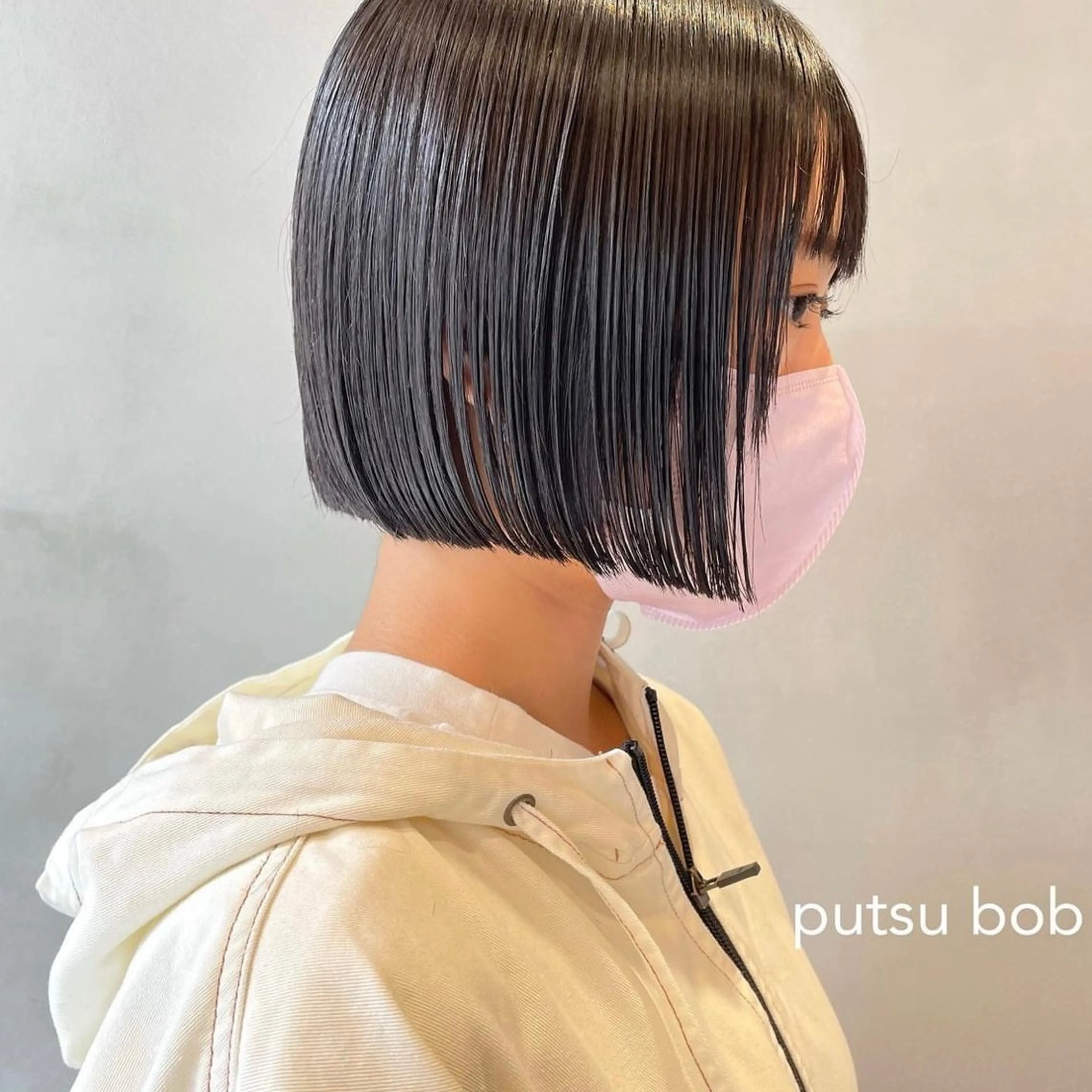 ショート センターパート /ニュアンスパーマのヘアスタイル