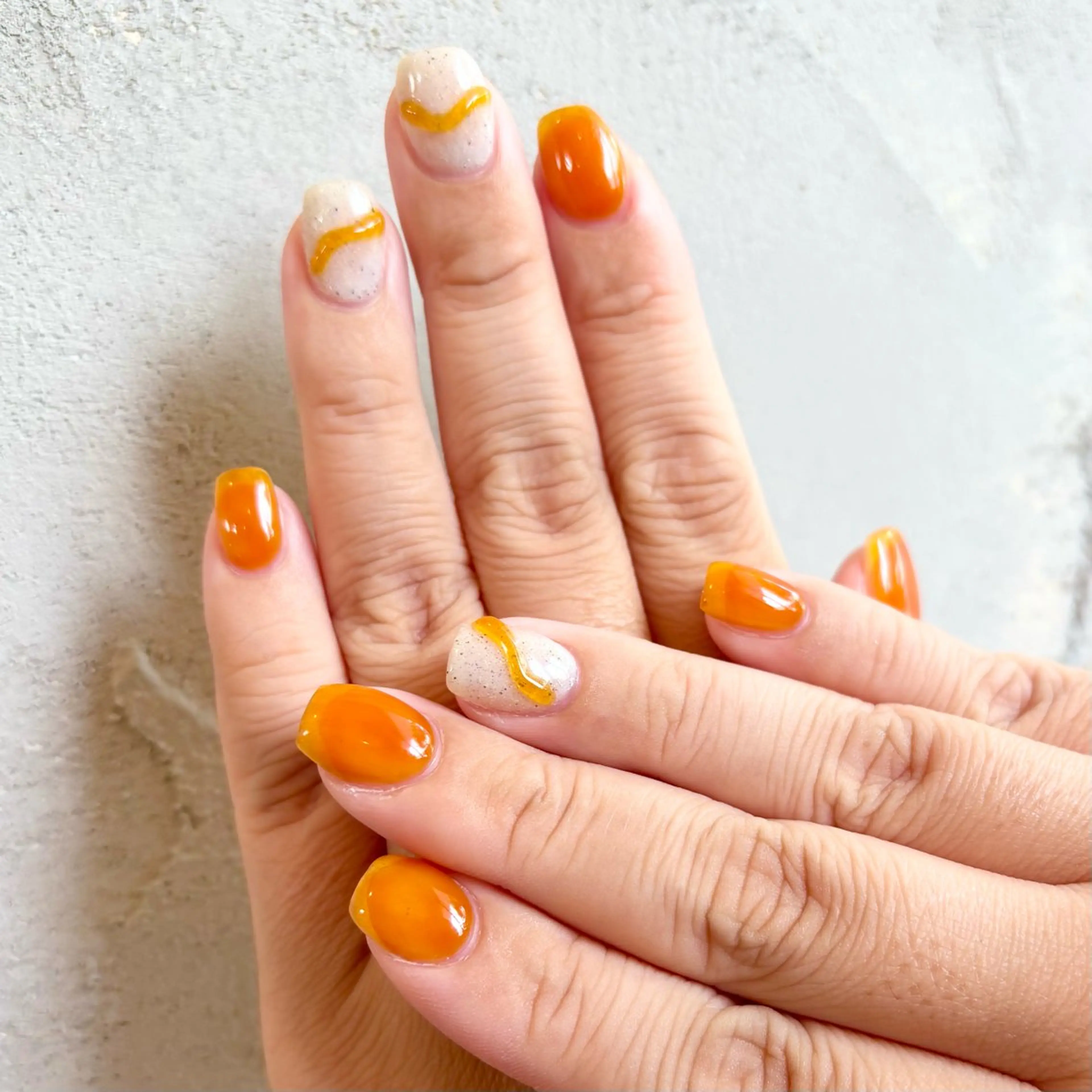 ネイル オレンジ ハンドネイル lealea Ayakaのネイルデザイン