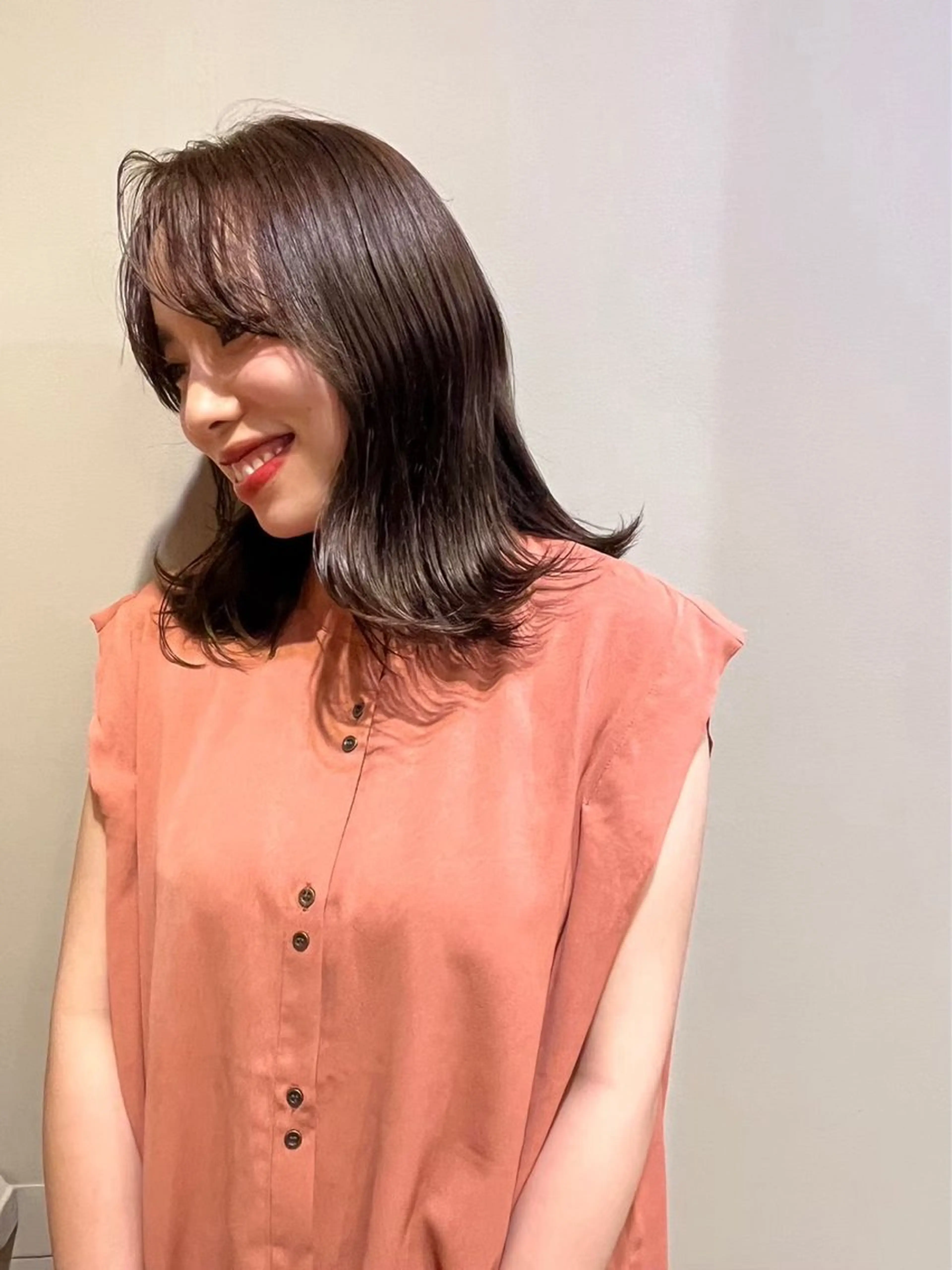 ミディアム レイヤーカット LOREN＋透明感 オリーブhirokoのヘアスタイル