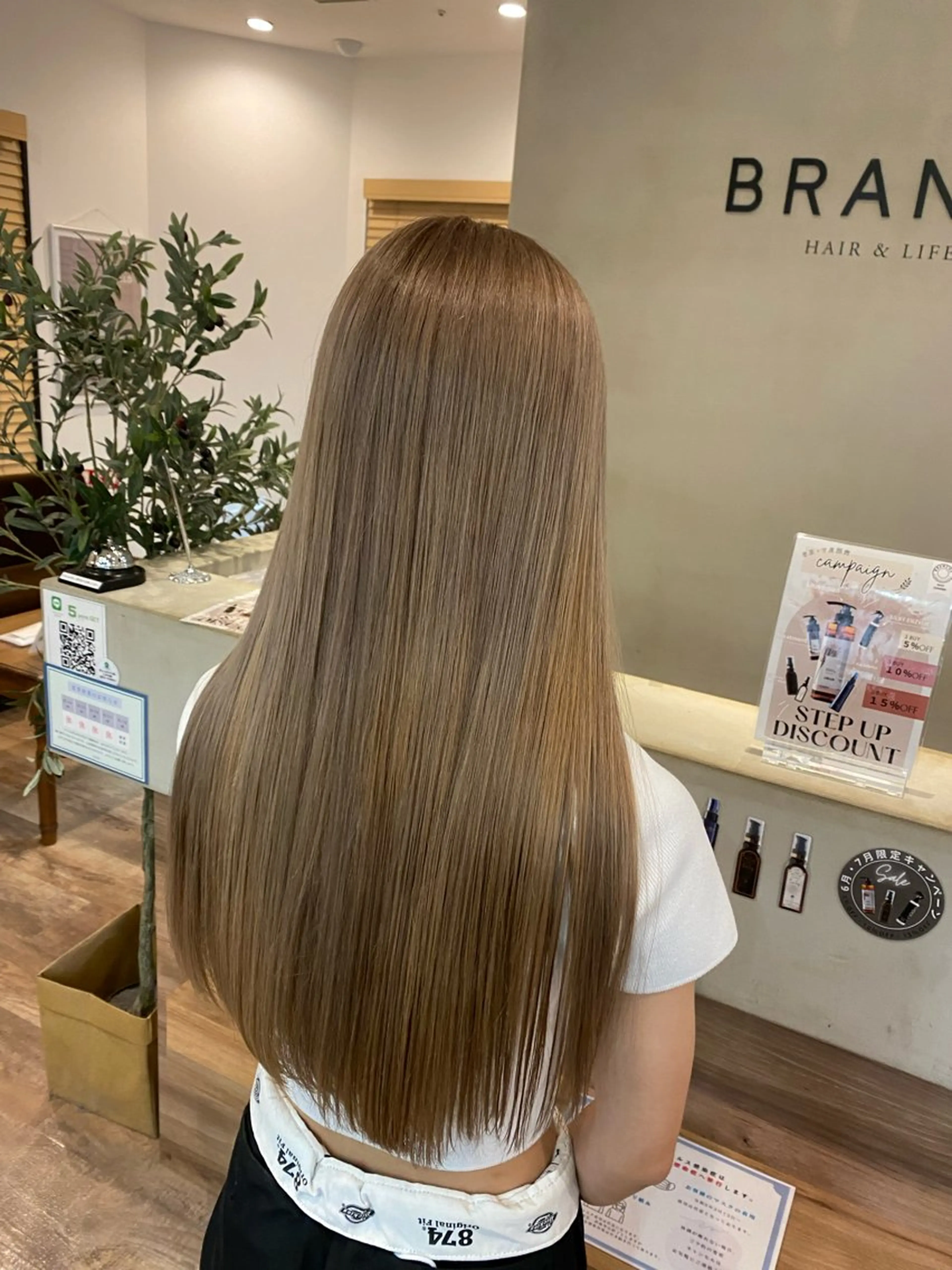 ロング カラー ベージュカラー ミルクティーベージュ カット ヘアカラー 髙橋 怜司のヘアスタイル