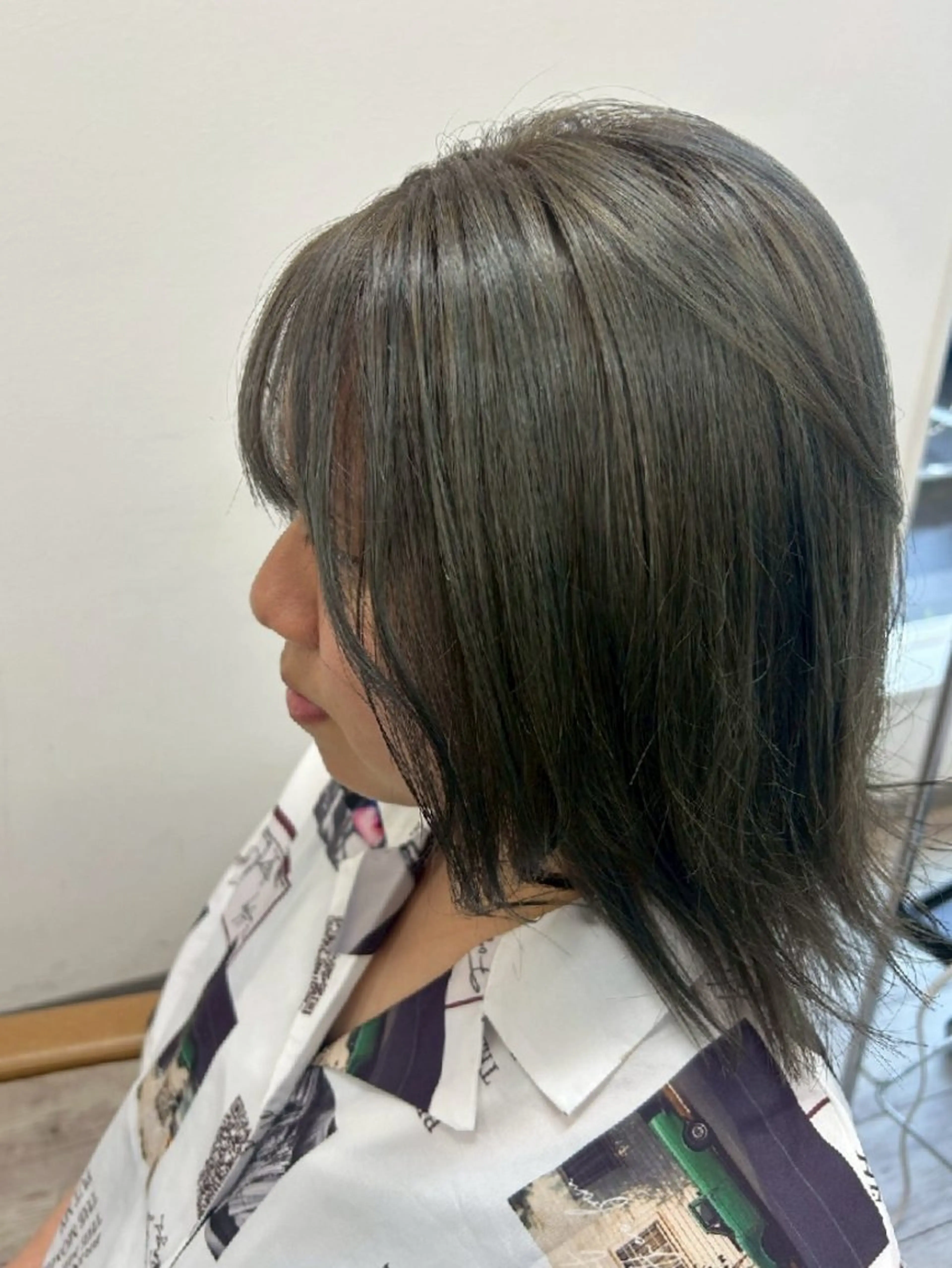 ミディアム カラー 安藤 真由のヘアスタイル