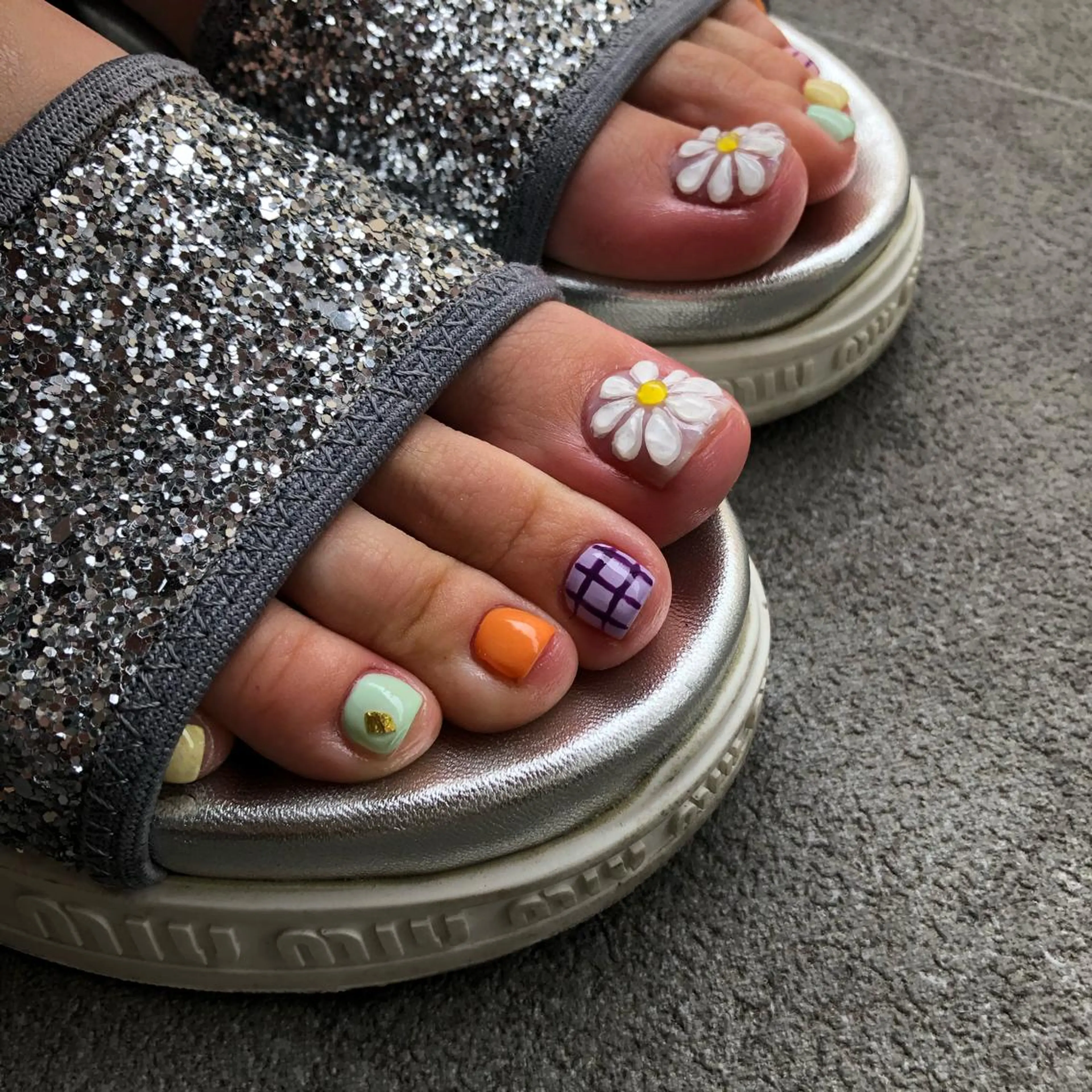 ネイル 黒葛原 めぐみのネイルデザイン