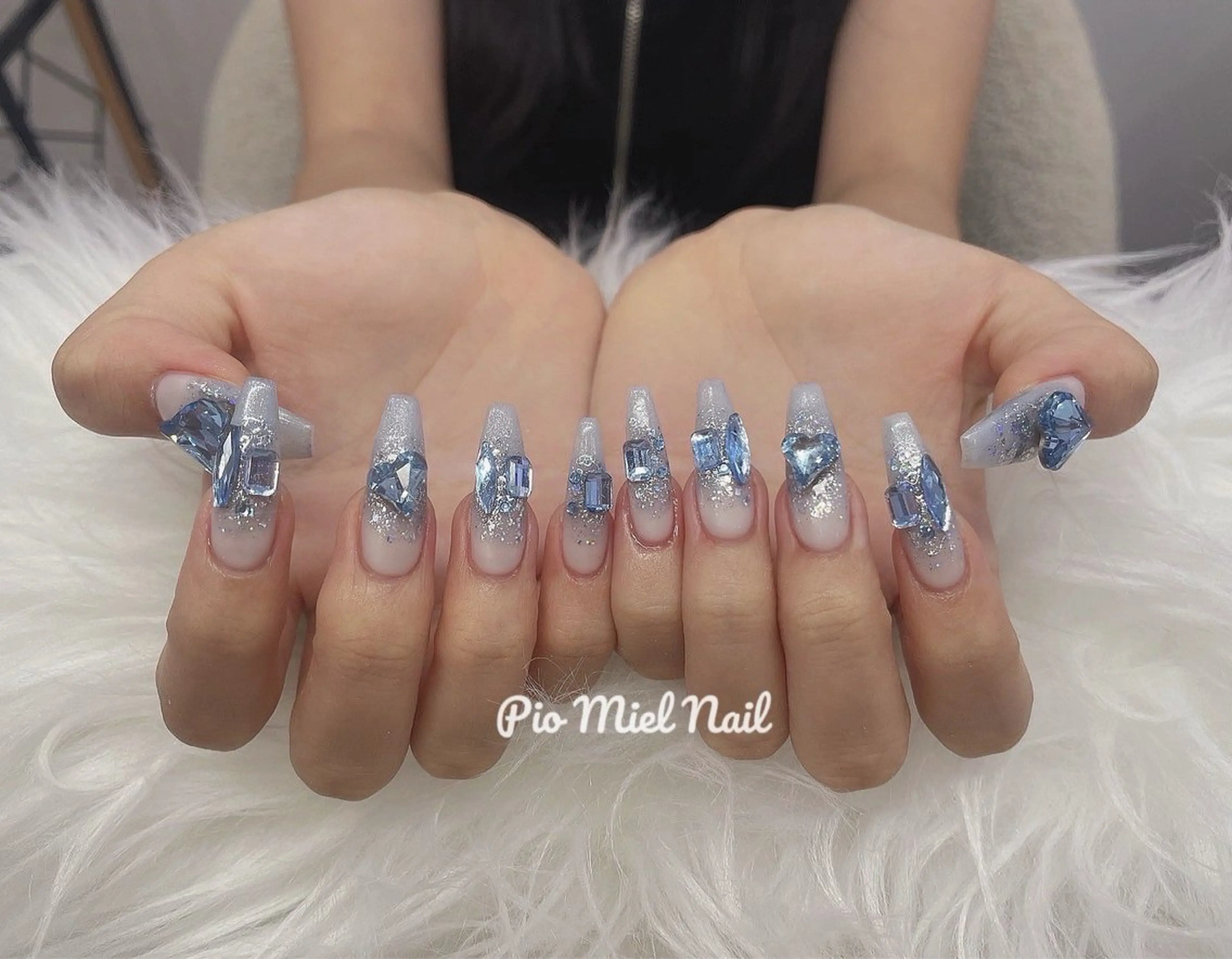 ミディアム 韓国風ヘア momo 長さだしのネイルデザイン