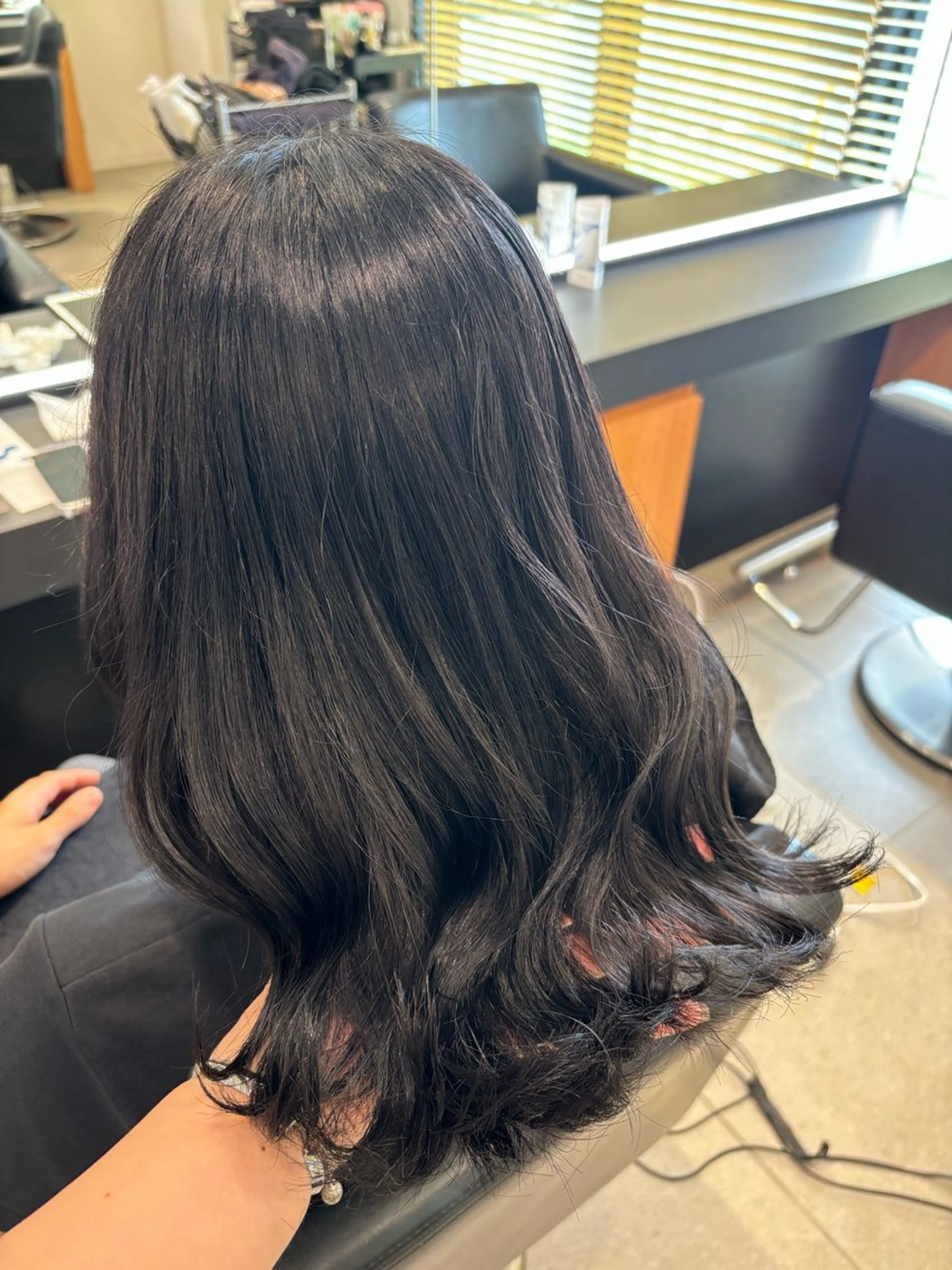 ミディアム KAREN（ému） 伏見/カットモデルのヘアスタイル