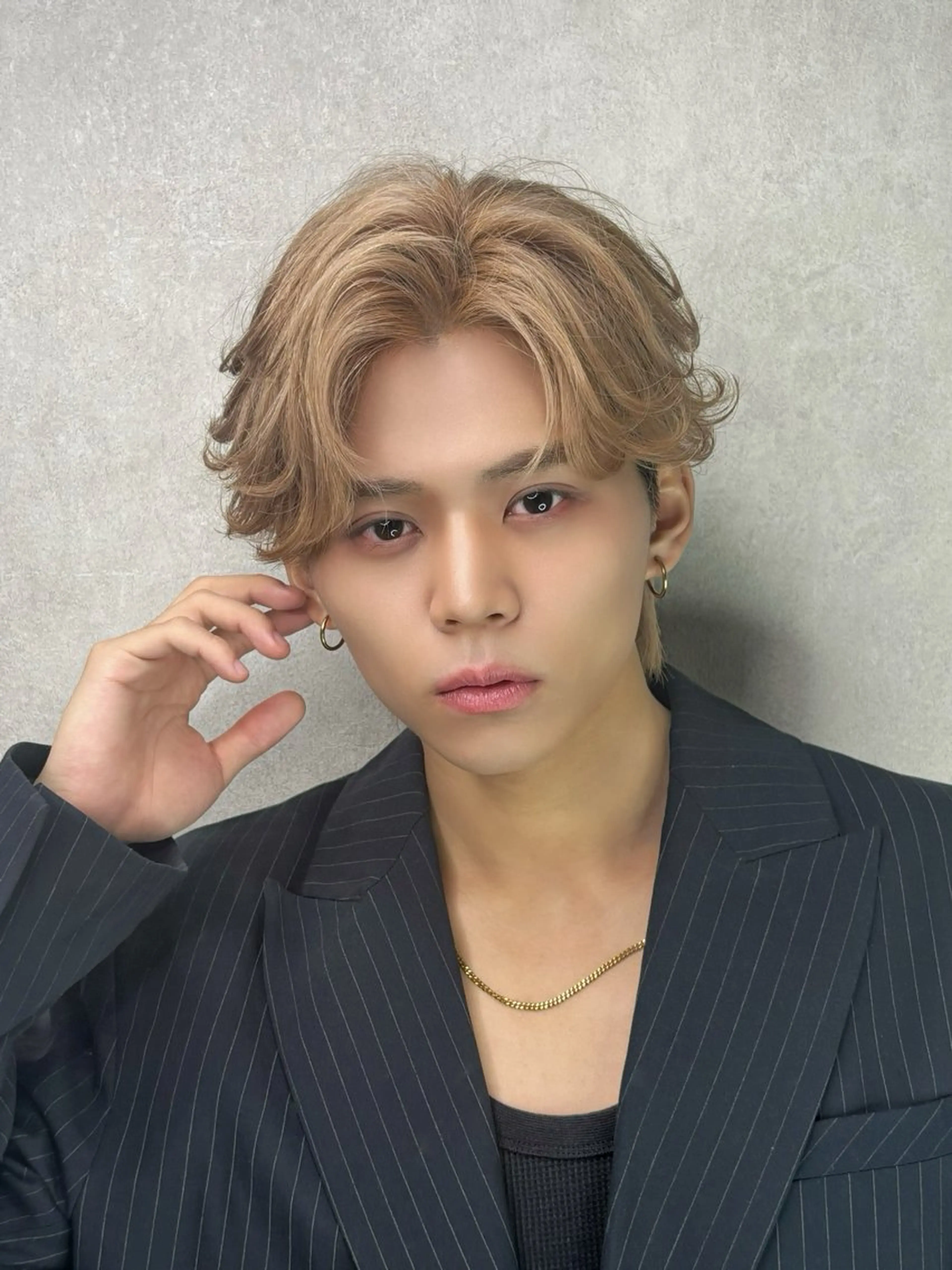 ショート カラー メンズ カット ヘアカラー ✨️センターパート/ 曲がる縮毛矯正✨️のヘアスタイル