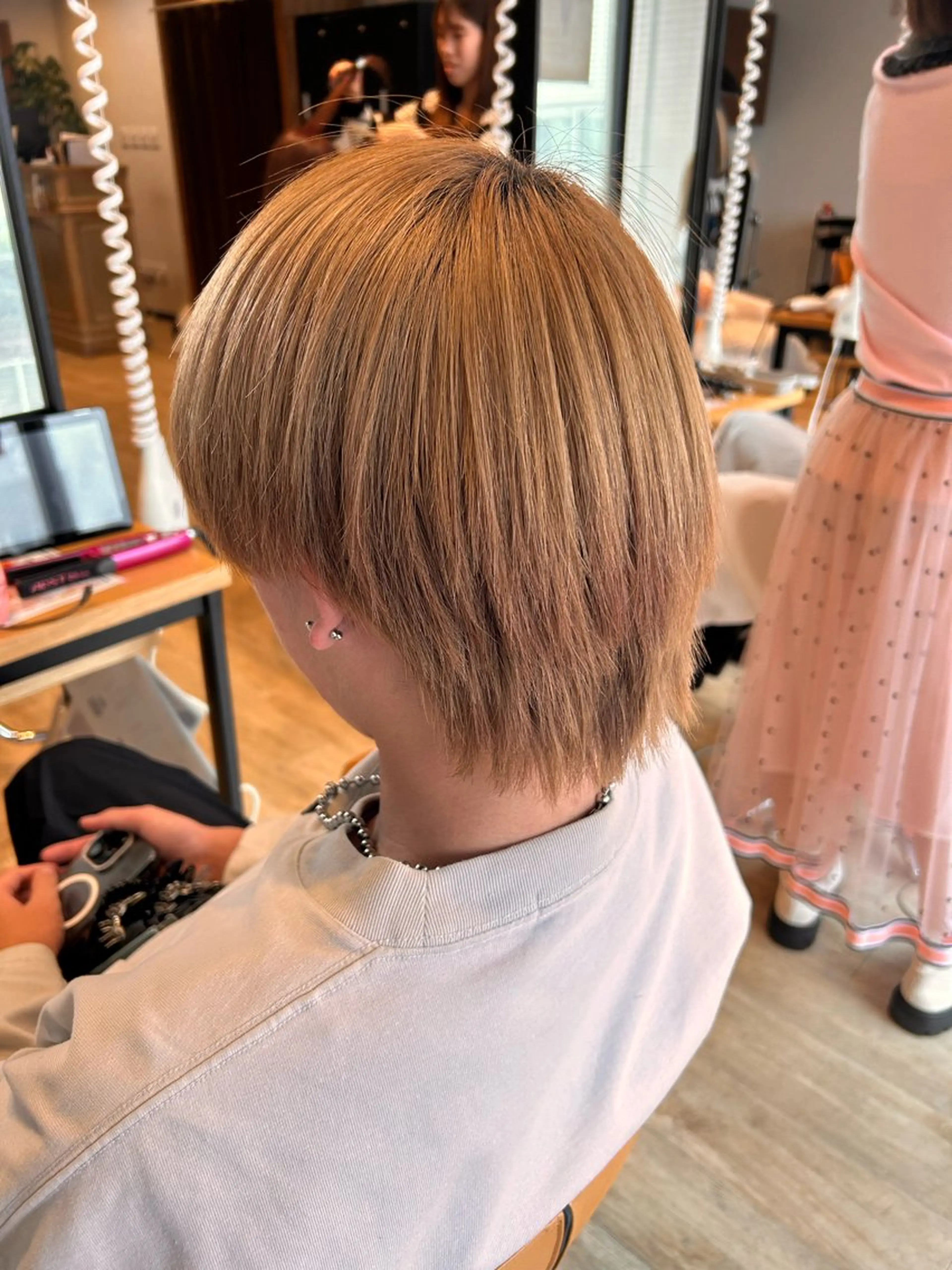 ショート メンズ 艶髪カラー┊︎ レイヤーボブ🍀きりのヘアスタイル