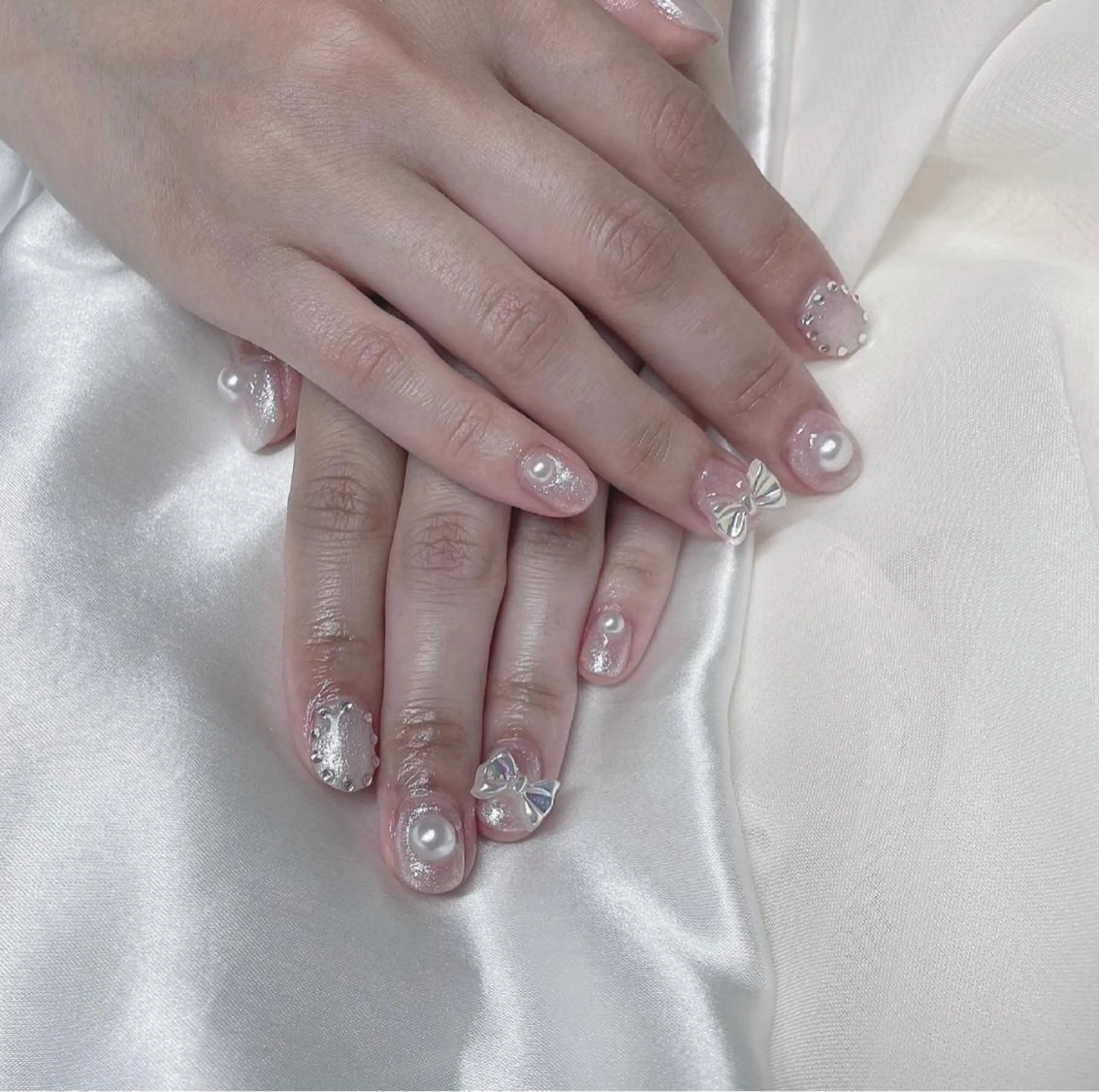 カラー ネイル キラキラネイル 韓国ネイル 𓂃🦢Aurora Swan🌙𓂃のネイルデザイン