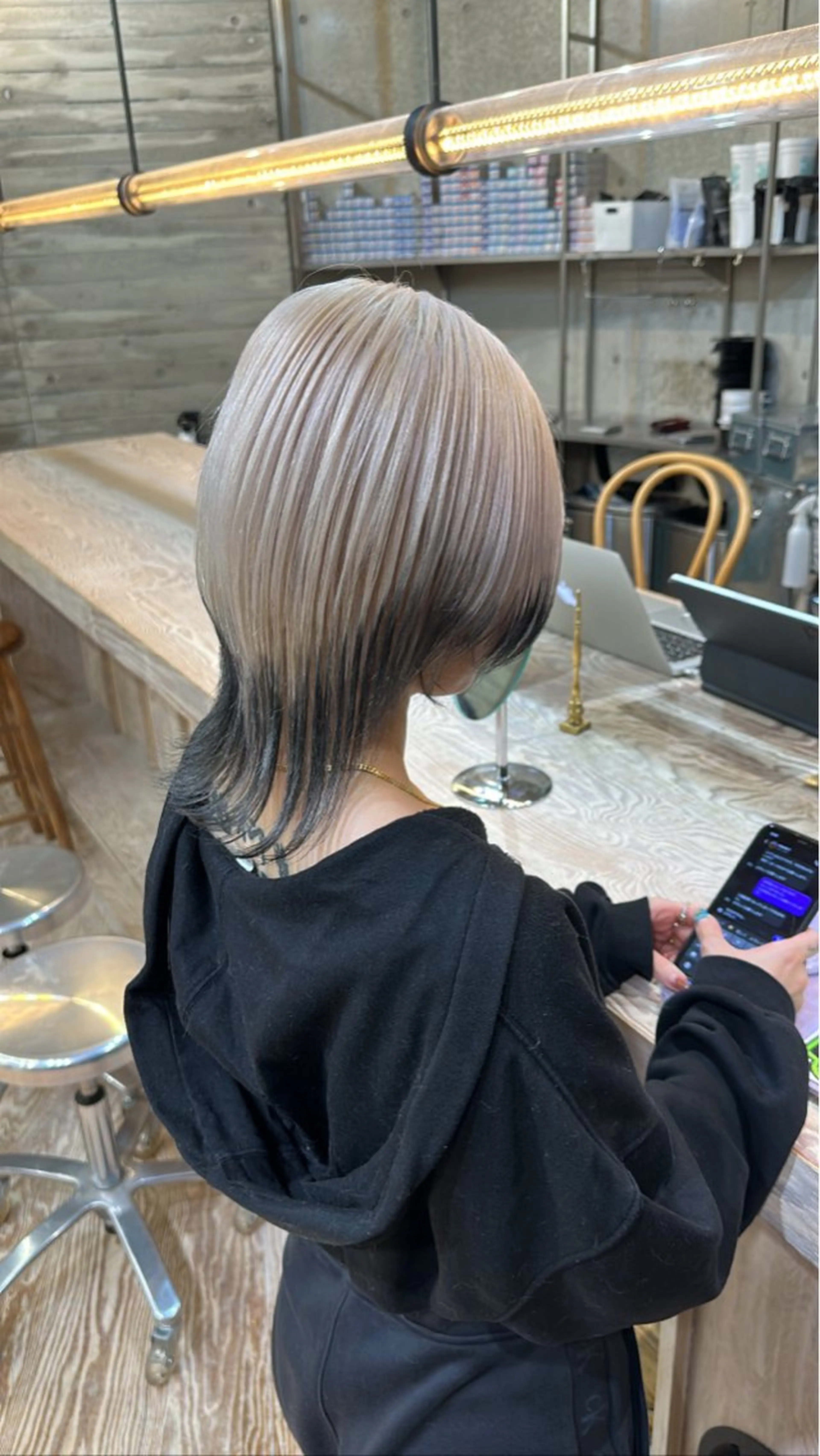 ショート カラー 抜きっぱなしブロンド ササキカズマのヘアスタイル