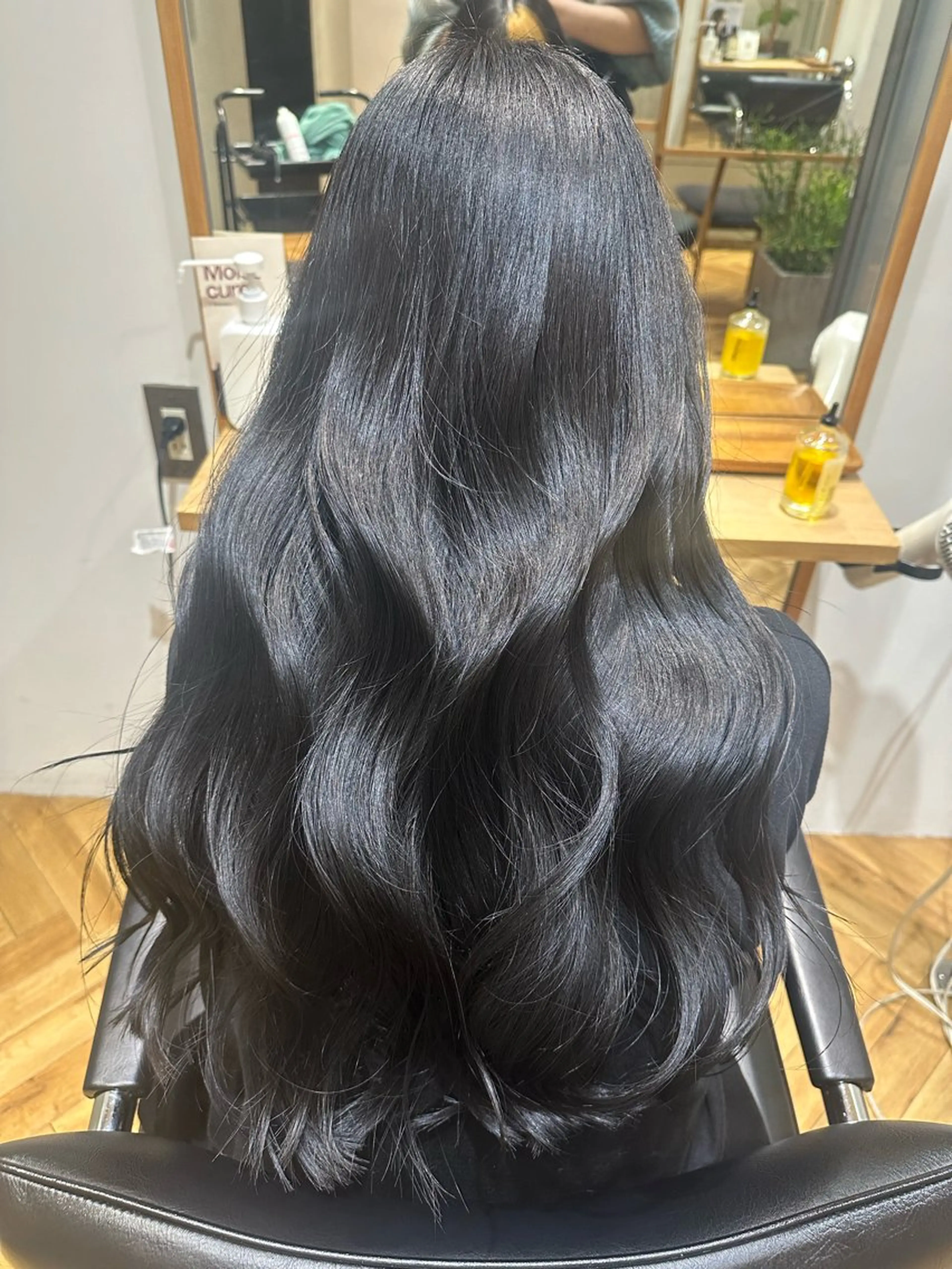 ロング カラー 黒髪 ブルーカラー ブルーブラック hair make one 004所属・織田 ゆみのヘアスタイル