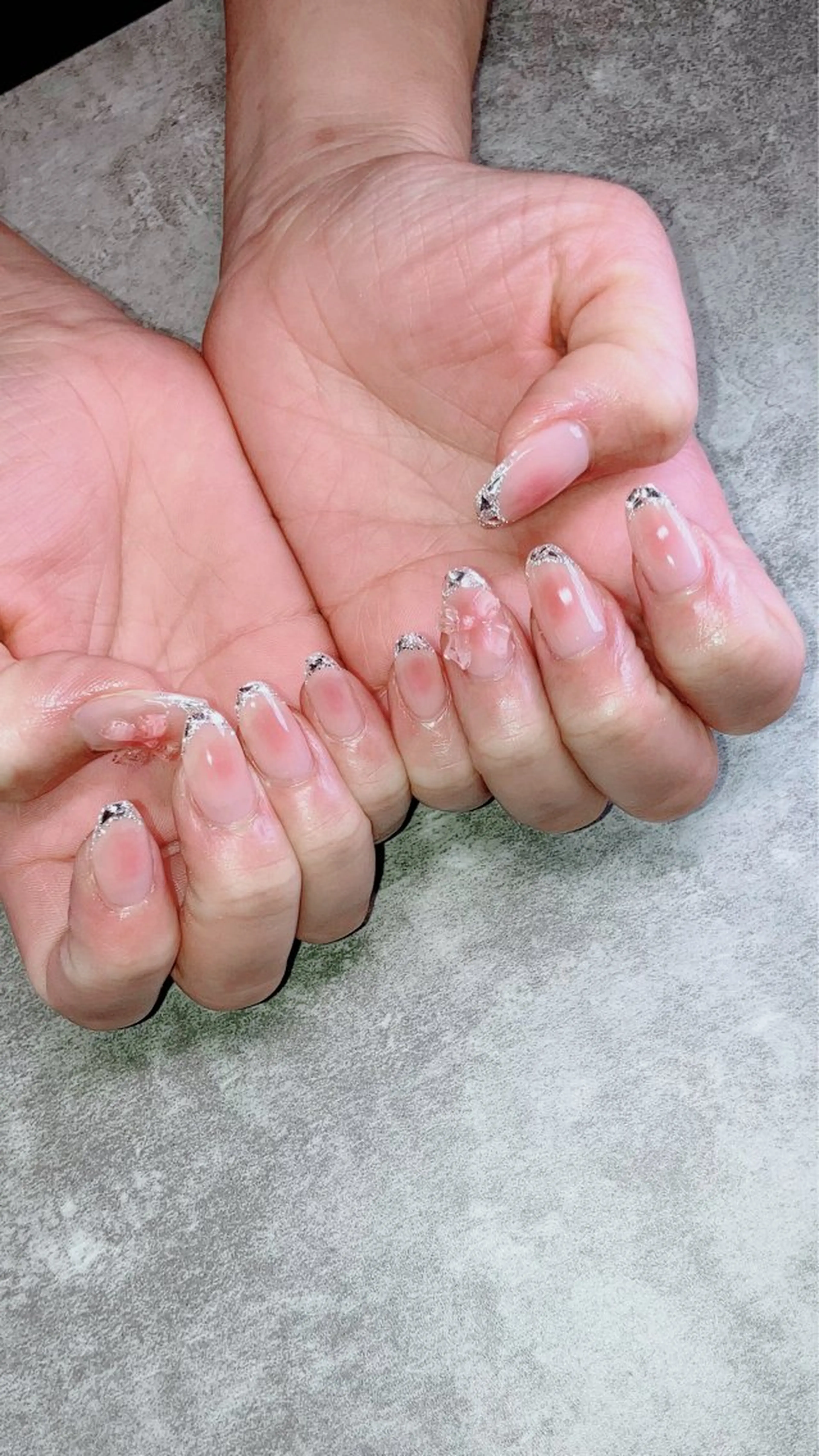 ネイル チークネイル フレンチネイル ガラスフレンチ ハンドネイル ハンドケア haleyume所属・shino🌟 痛ネイルのネイルデザイン