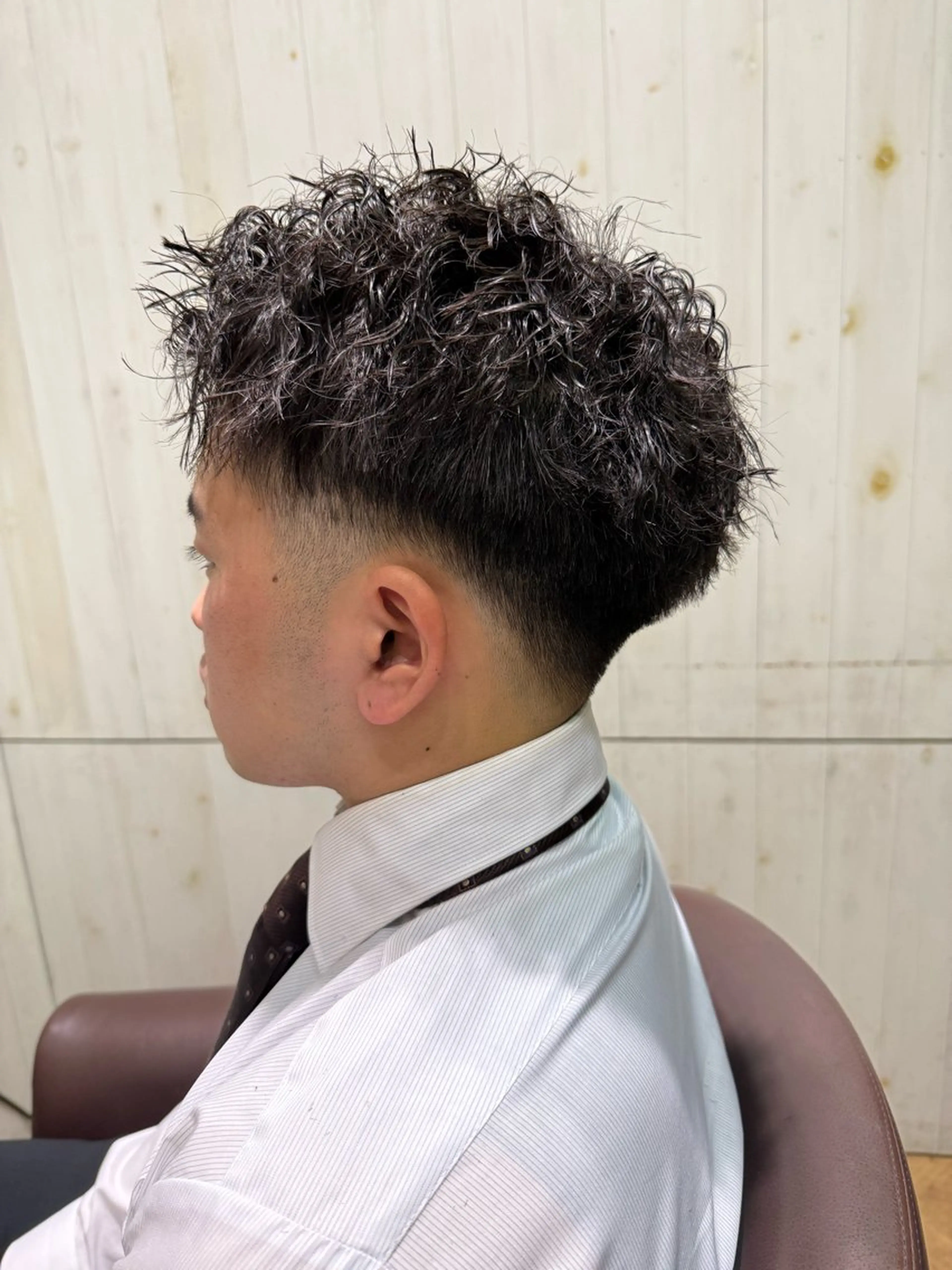 ショート パーマ メンズ フェードカット 溝口 槙里也のヘアスタイル