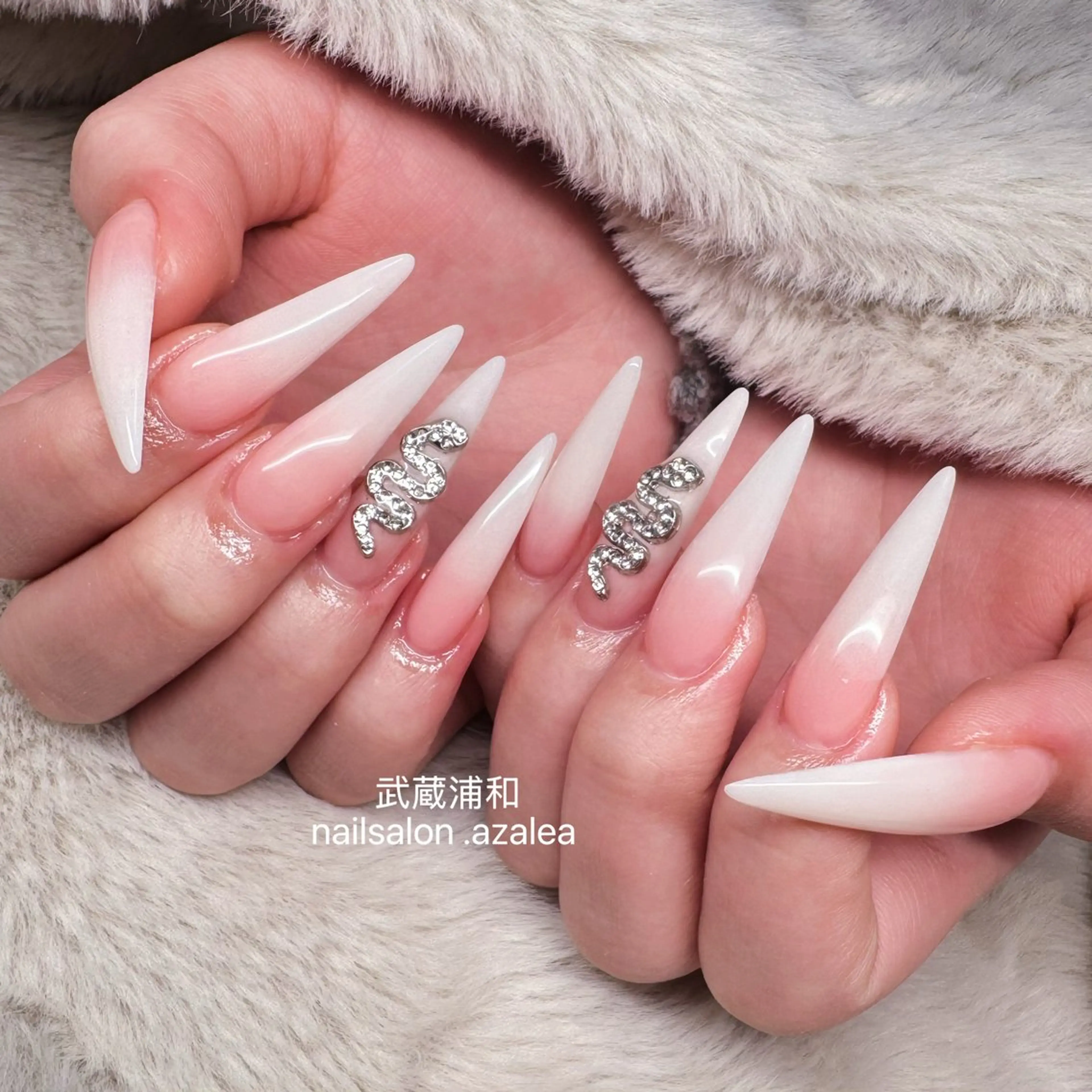 ネイル ハンドネイル R inのネイルデザイン