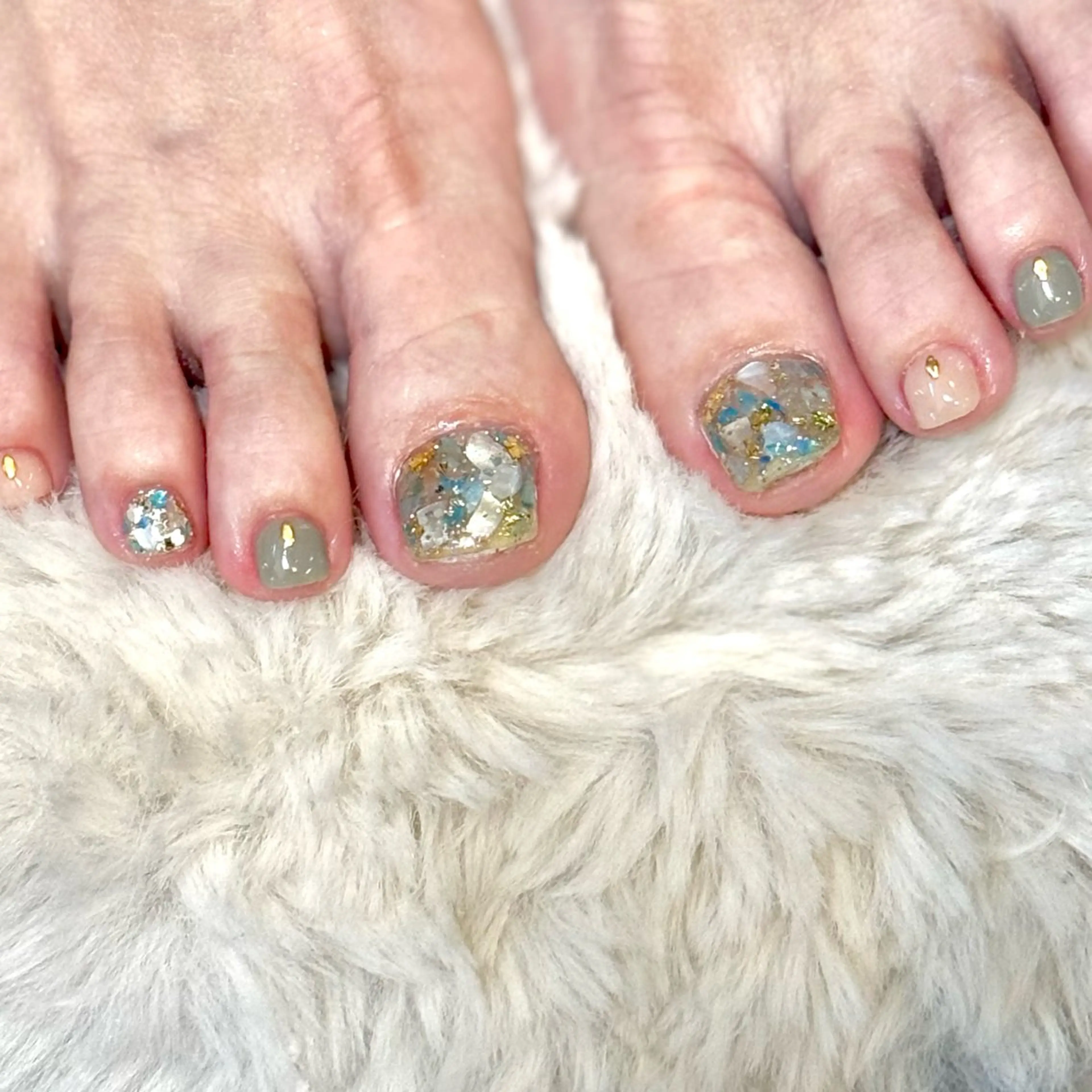 ネイル フットネイル キラキラネイル 夏ネイル フットネイル Nail Salon Lillion【リリオン】所属・lillion karenのネイルデザイン