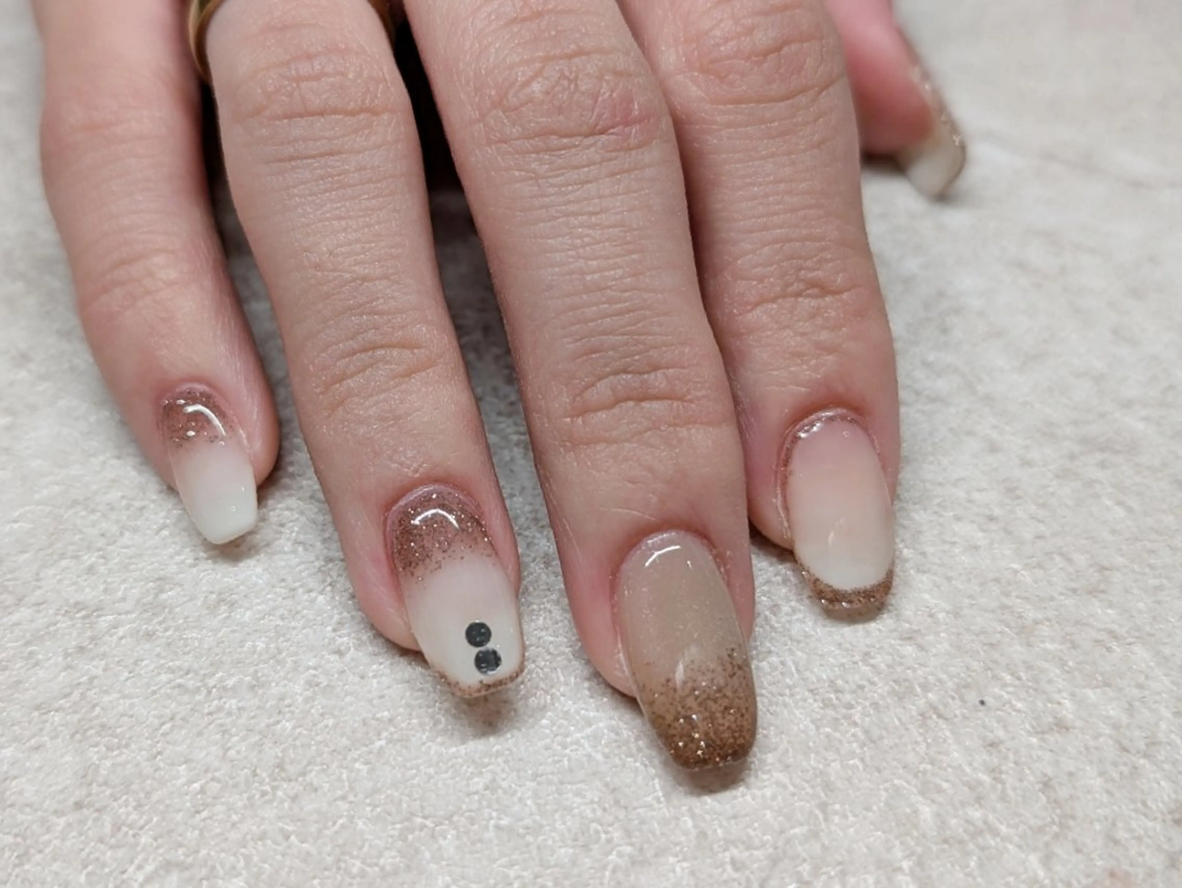 ネイル フラッシュネイル グラデーション キラキラネイル FIKA 折戸のネイルデザイン