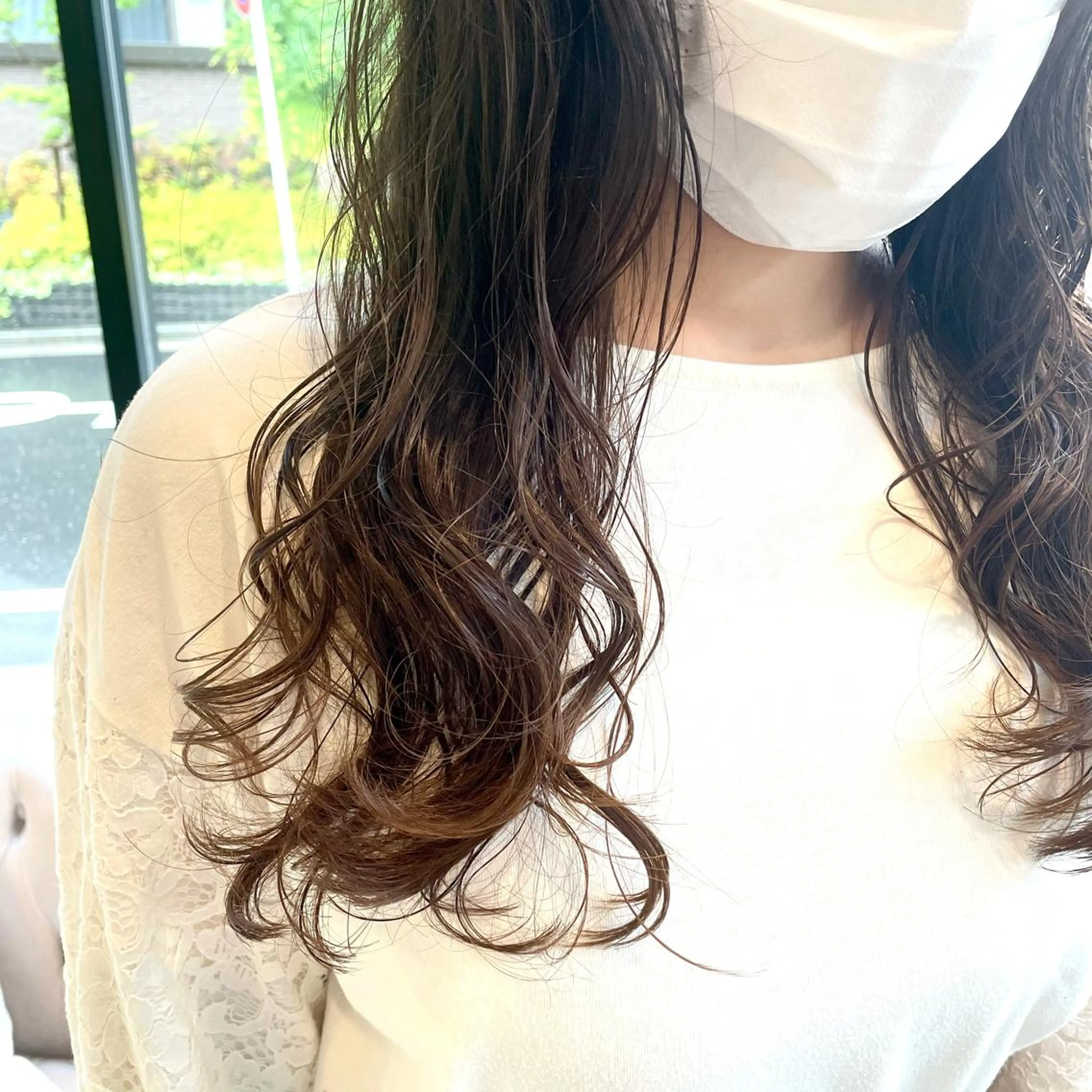 セミロング パーマ スナコザワ レナのヘアスタイル
