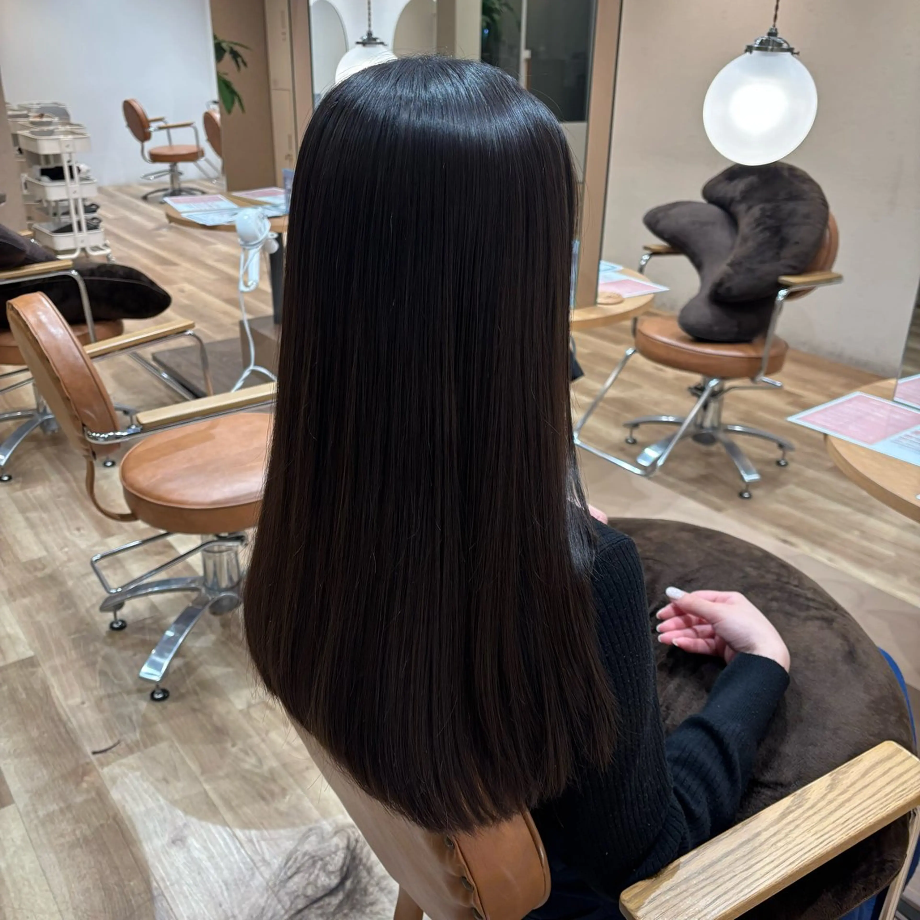 ロング 小西 七菜子のヘアスタイル