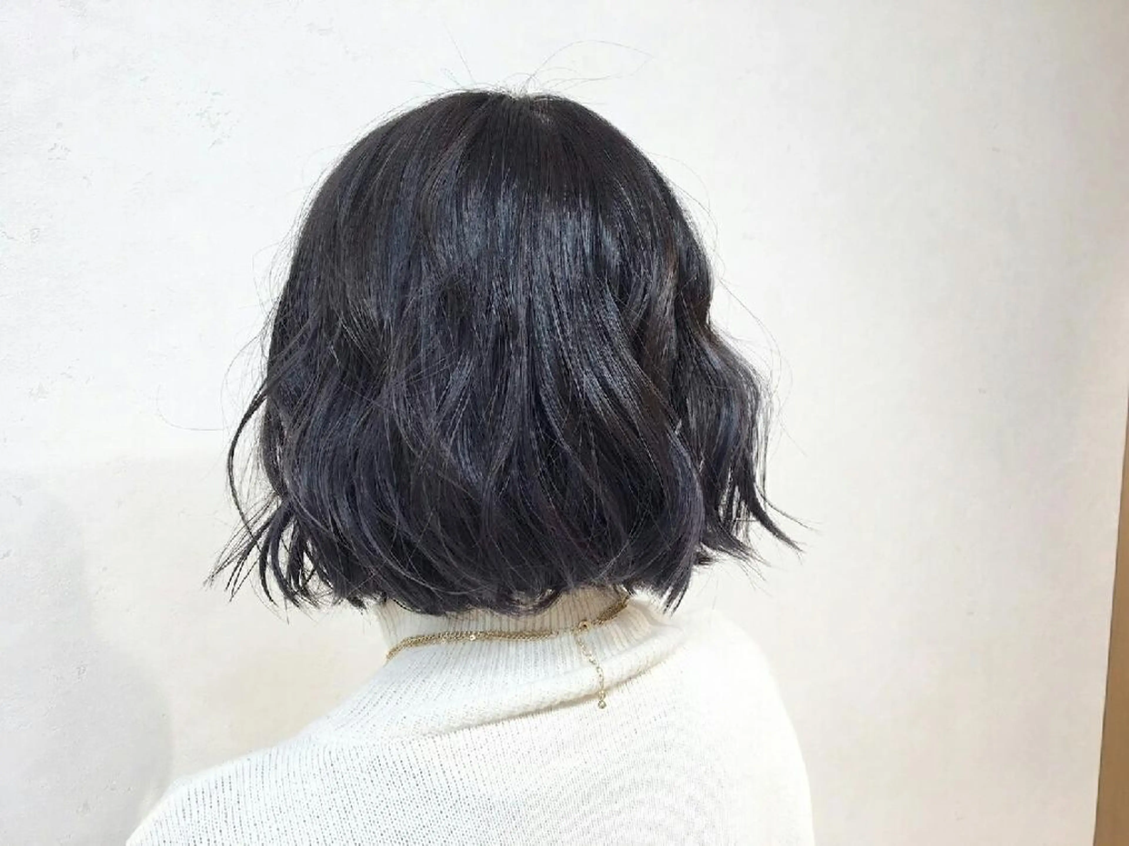 ショート カラー グラデーションカラー グレージュ バイオレットカラー 透明感ハイライト◎ 伊藤夏海のヘアスタイル