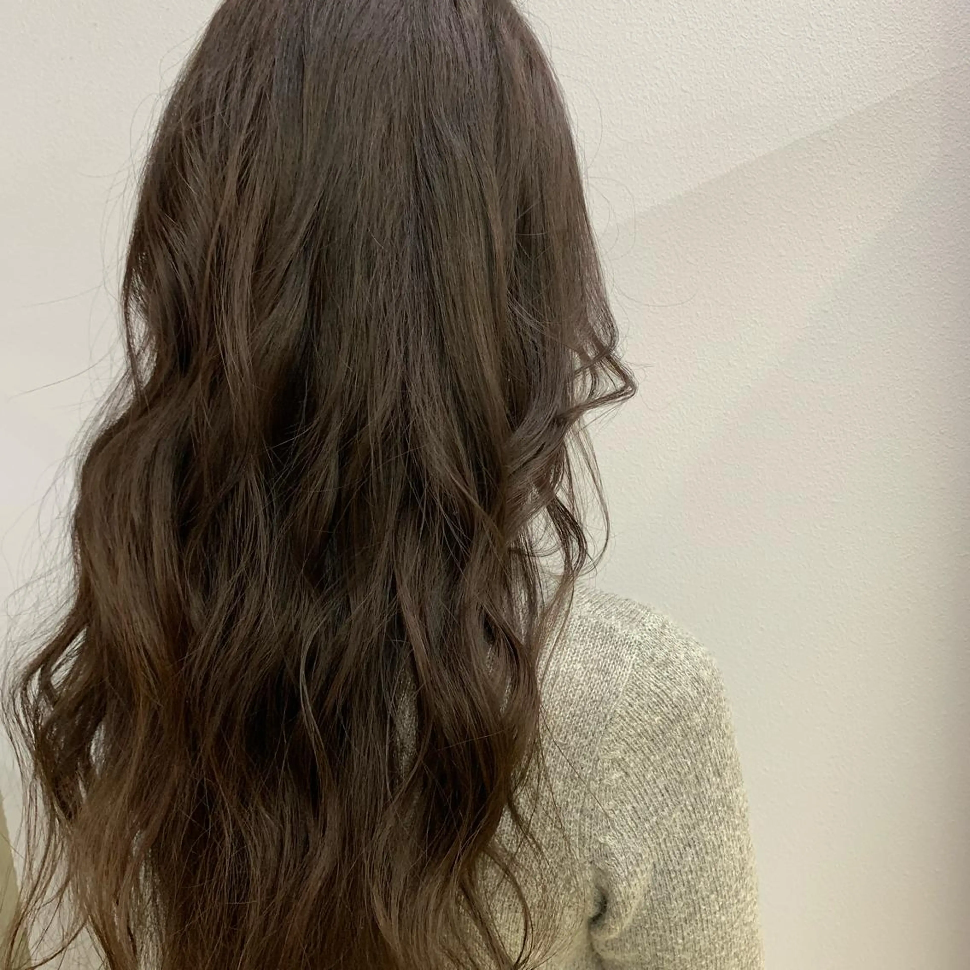 ロング カラー KNOWHOW京都所属・トレンド/顔まわり/ レイヤー/グレージュのヘアスタイル