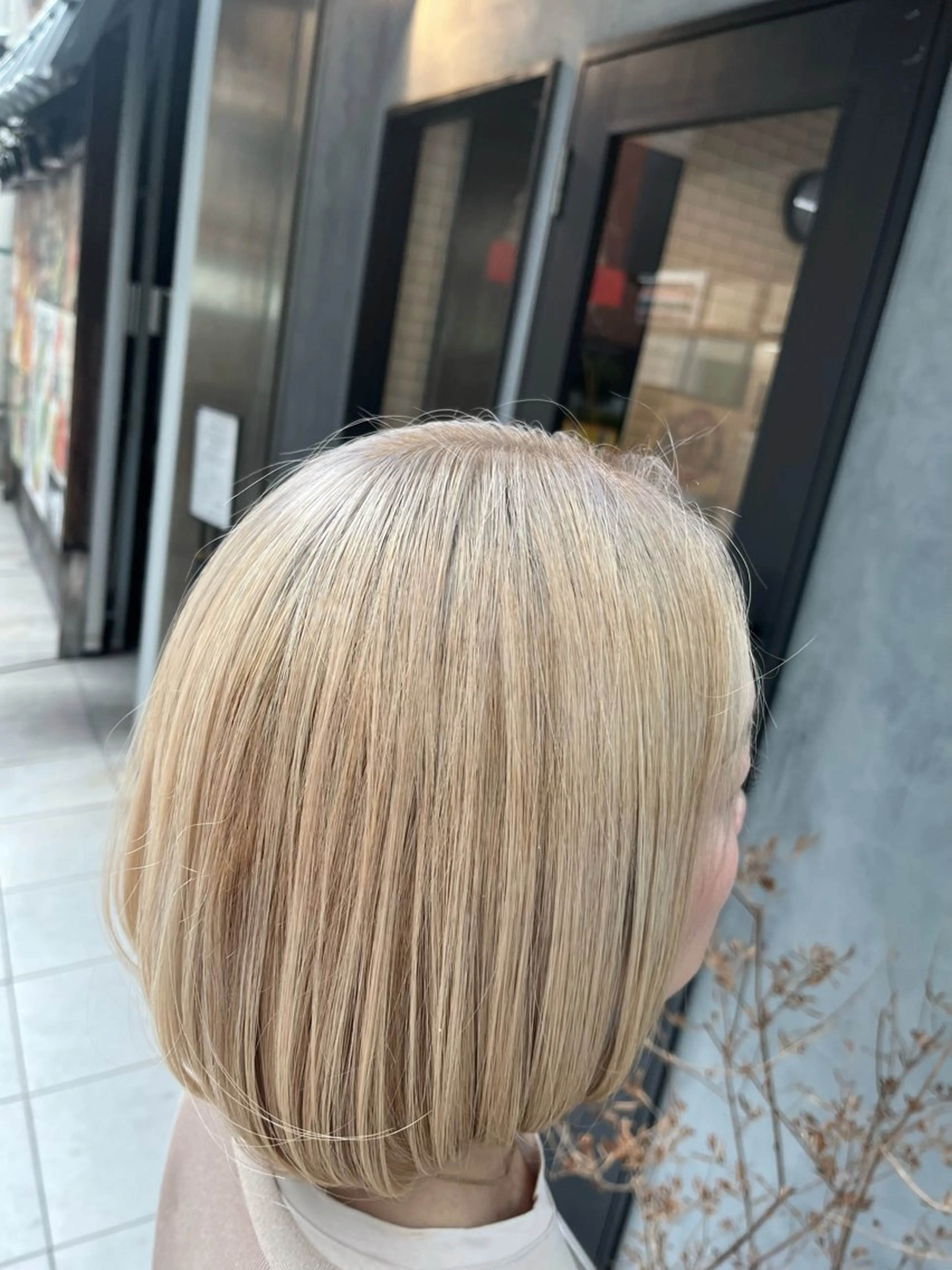 ショート カラー ブリーチ ブロンド Lamie所属・大人女子&髪改善専門 Nobuフリーランスのヘアスタイル