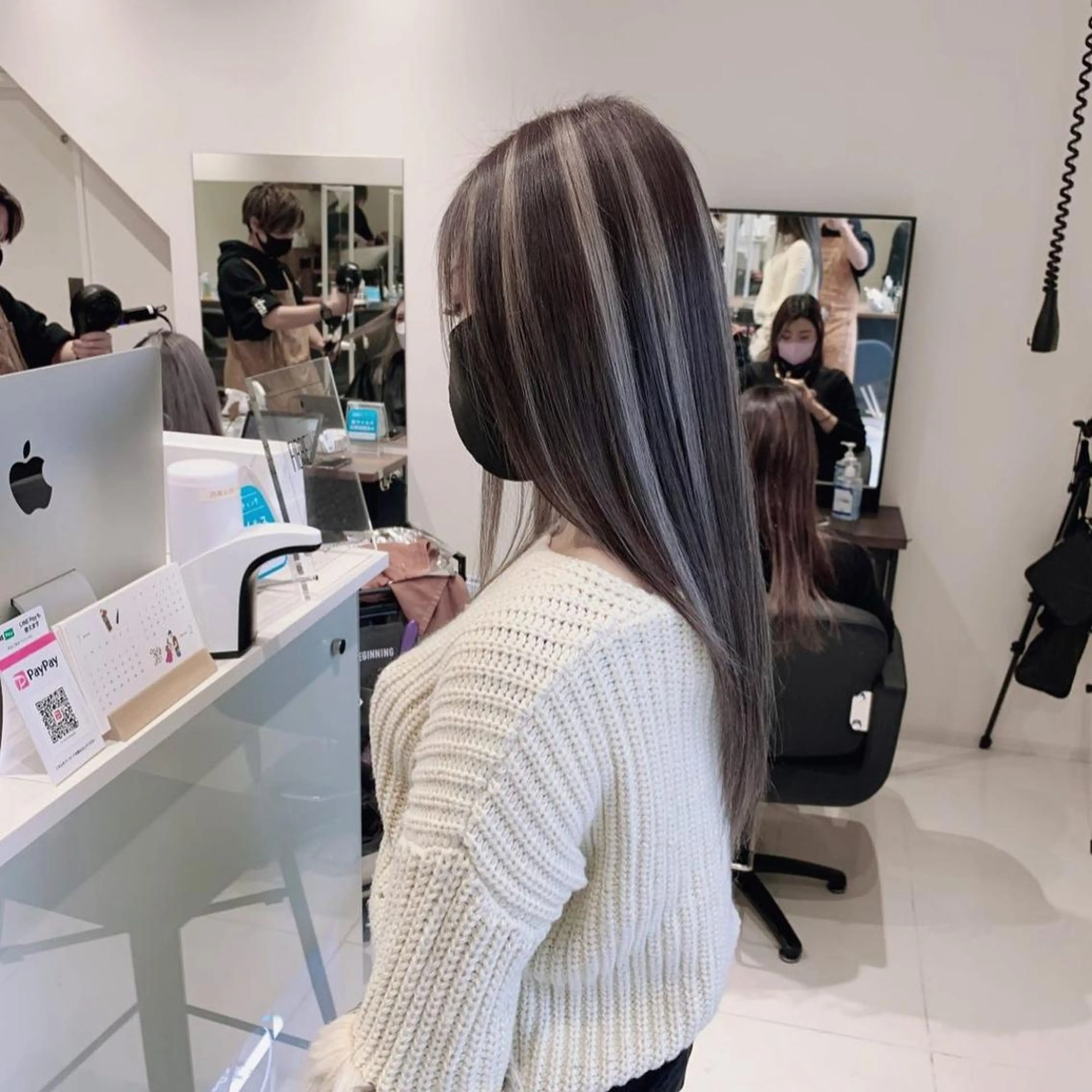 ロング カラー ブリーチ ケアブリーチ ハイライトカラー ハイライト 髪質改善 ヘアカラー オフホワイトアンドなんば所属・福西 洋斗のヘアスタイル