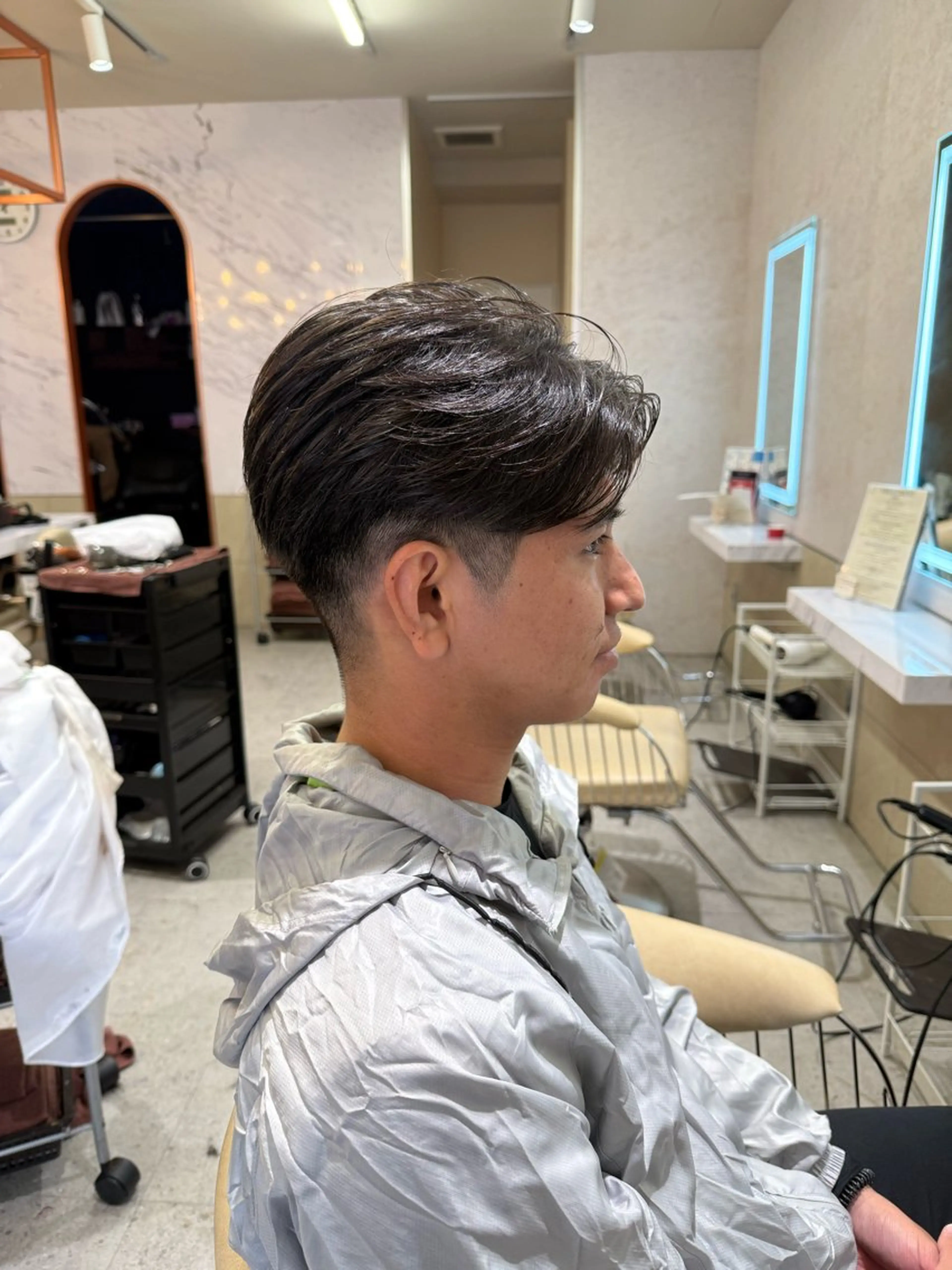 メンズ センターパート 刈り上げ カット 🔥ユウト🔥メンズ 特化/赤み消しカラーのヘアスタイル