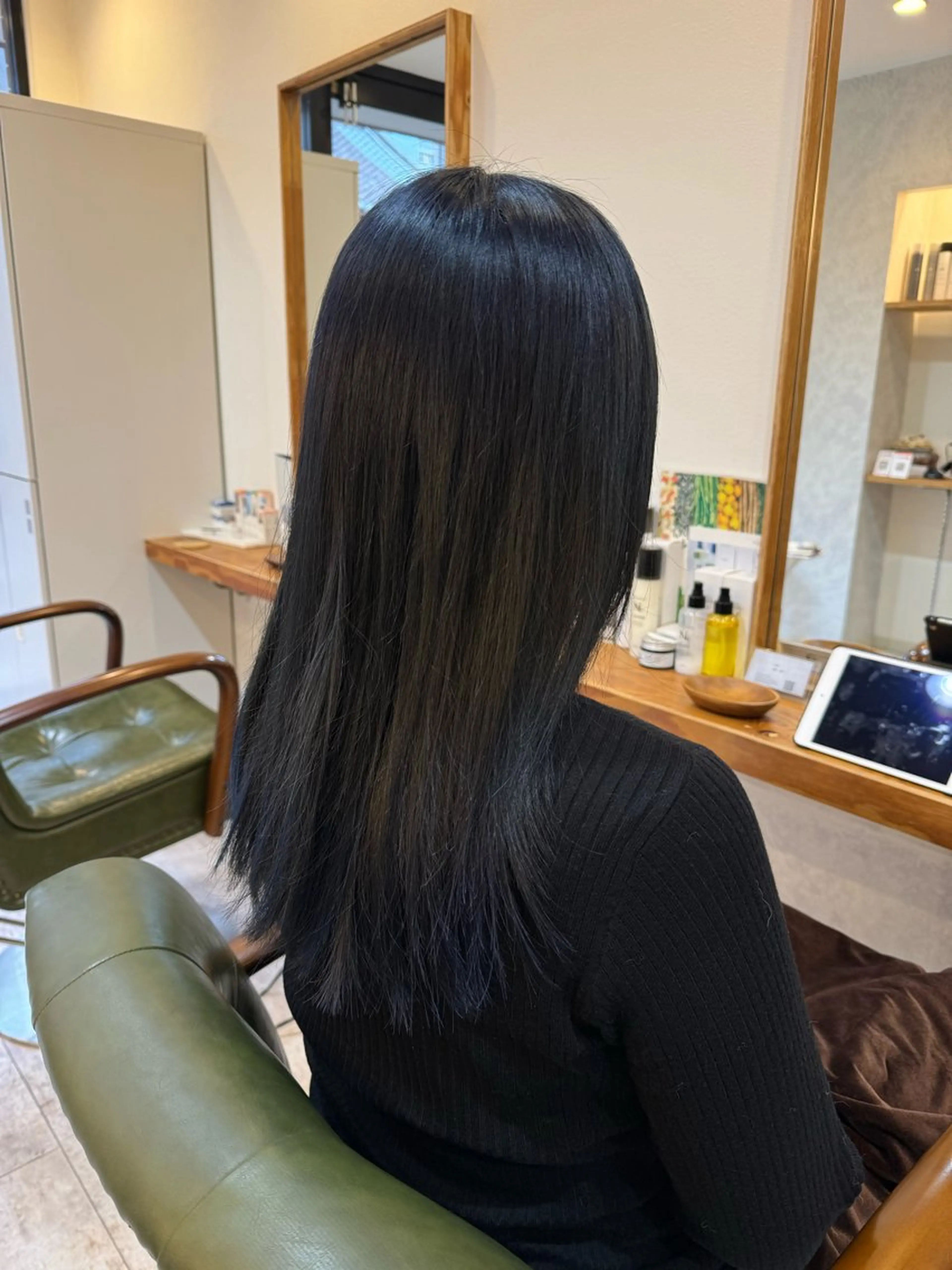 セミロング カラー ブリーチ ブルーカラー ハイトーンカラー カット ヘアカラー トリートメント エイト ウメダのヘアスタイル