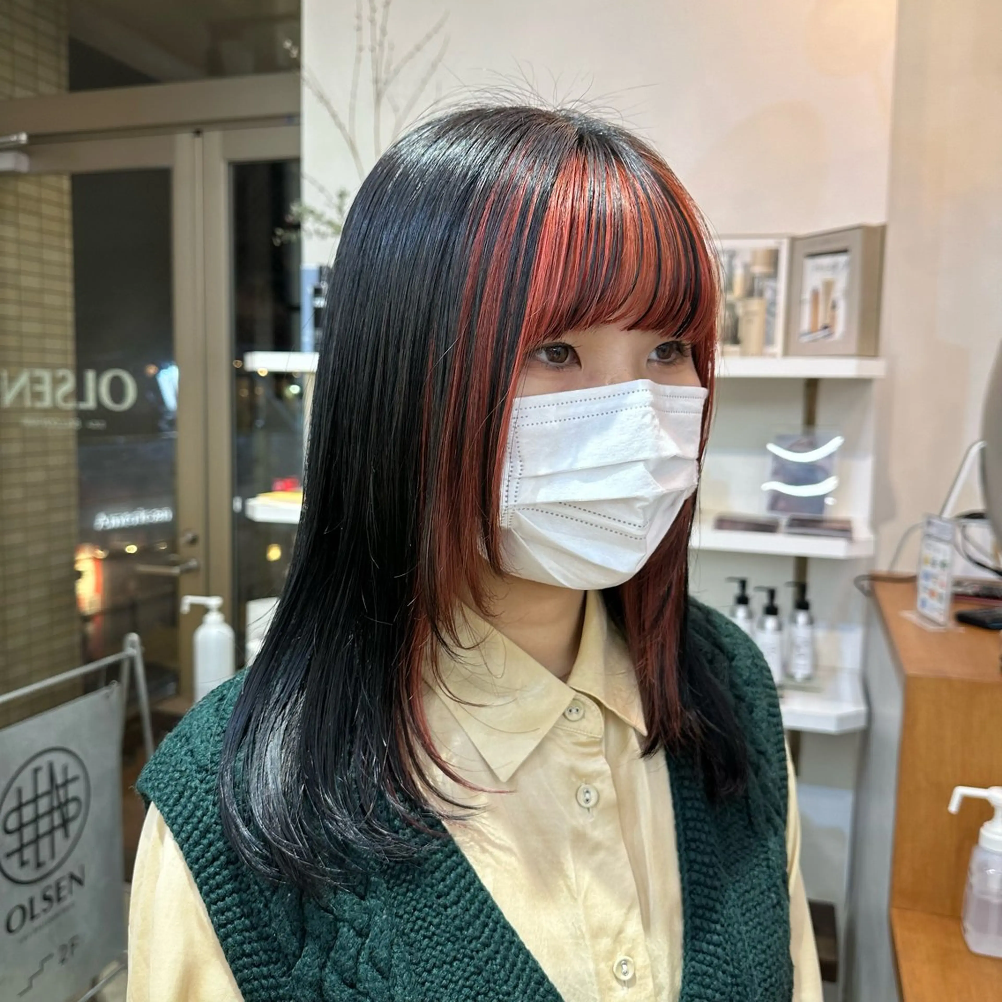 セミロング カラー インナーカラー OLSEN D.B.A BALLOON HAIR所属・さとう あやかのヘアスタイル