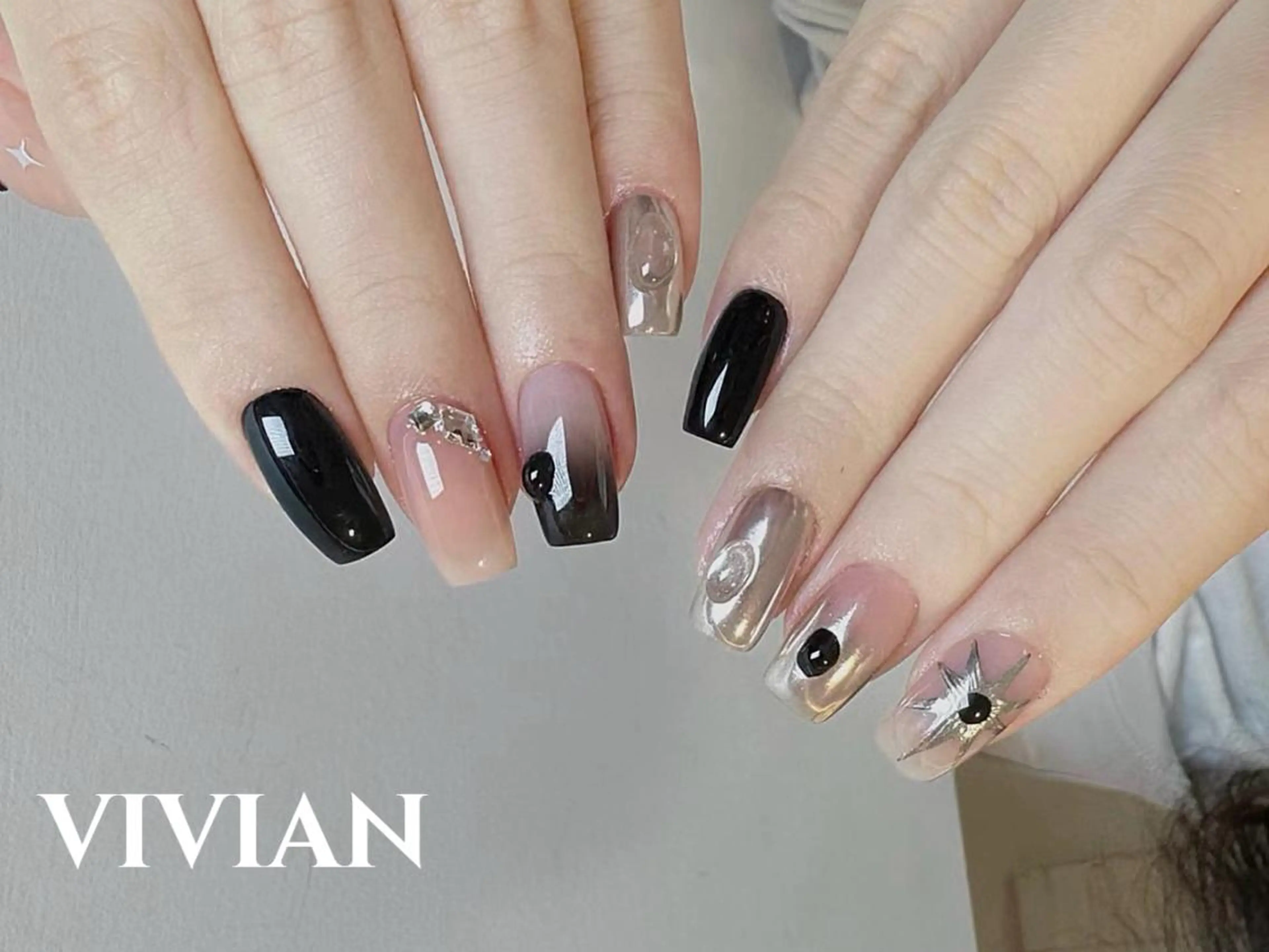 ネイル VIVIAN リサのネイルデザイン