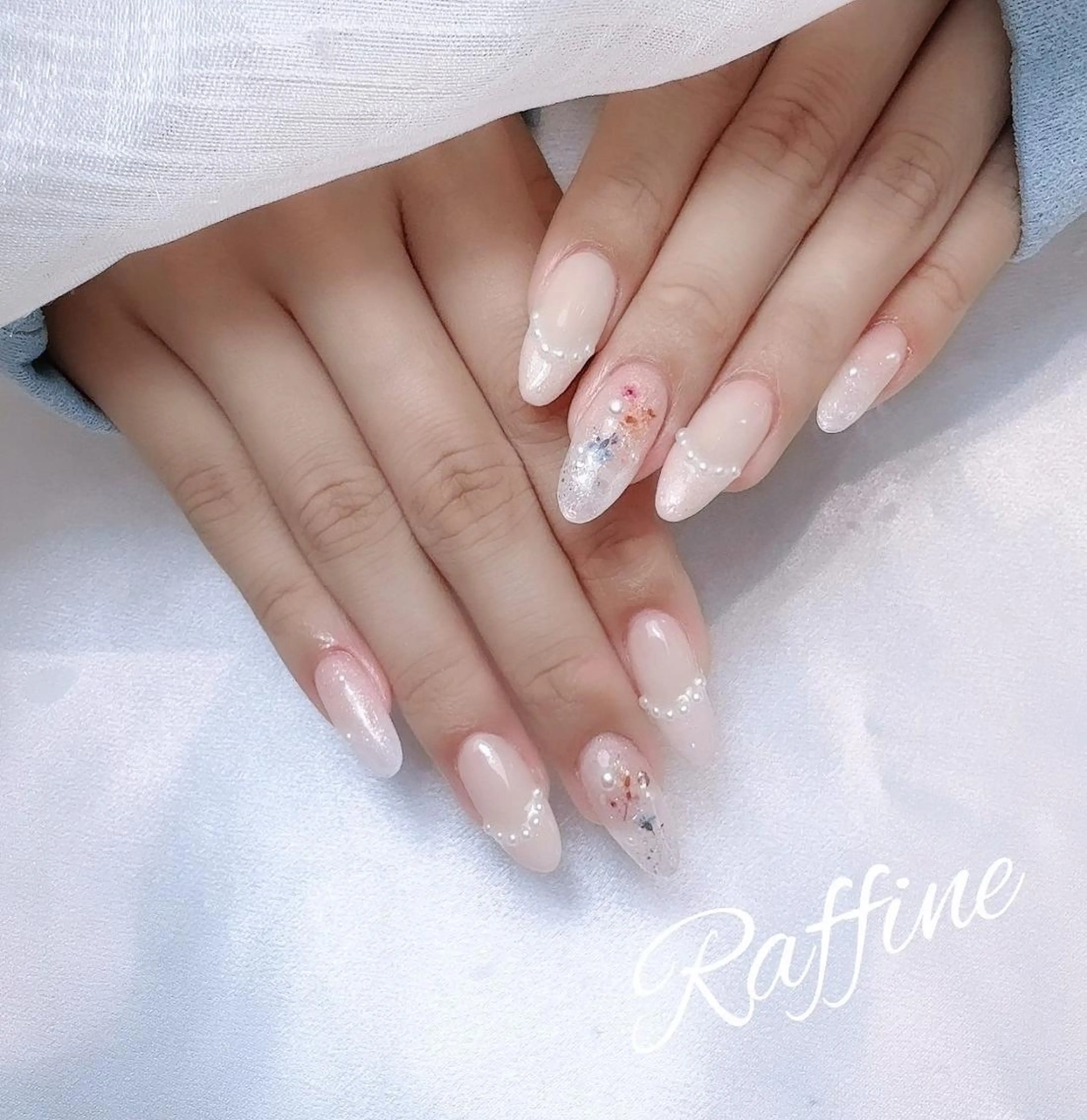 ネイル ハンドネイル RAFFINE haru🦋🩵のネイルデザイン