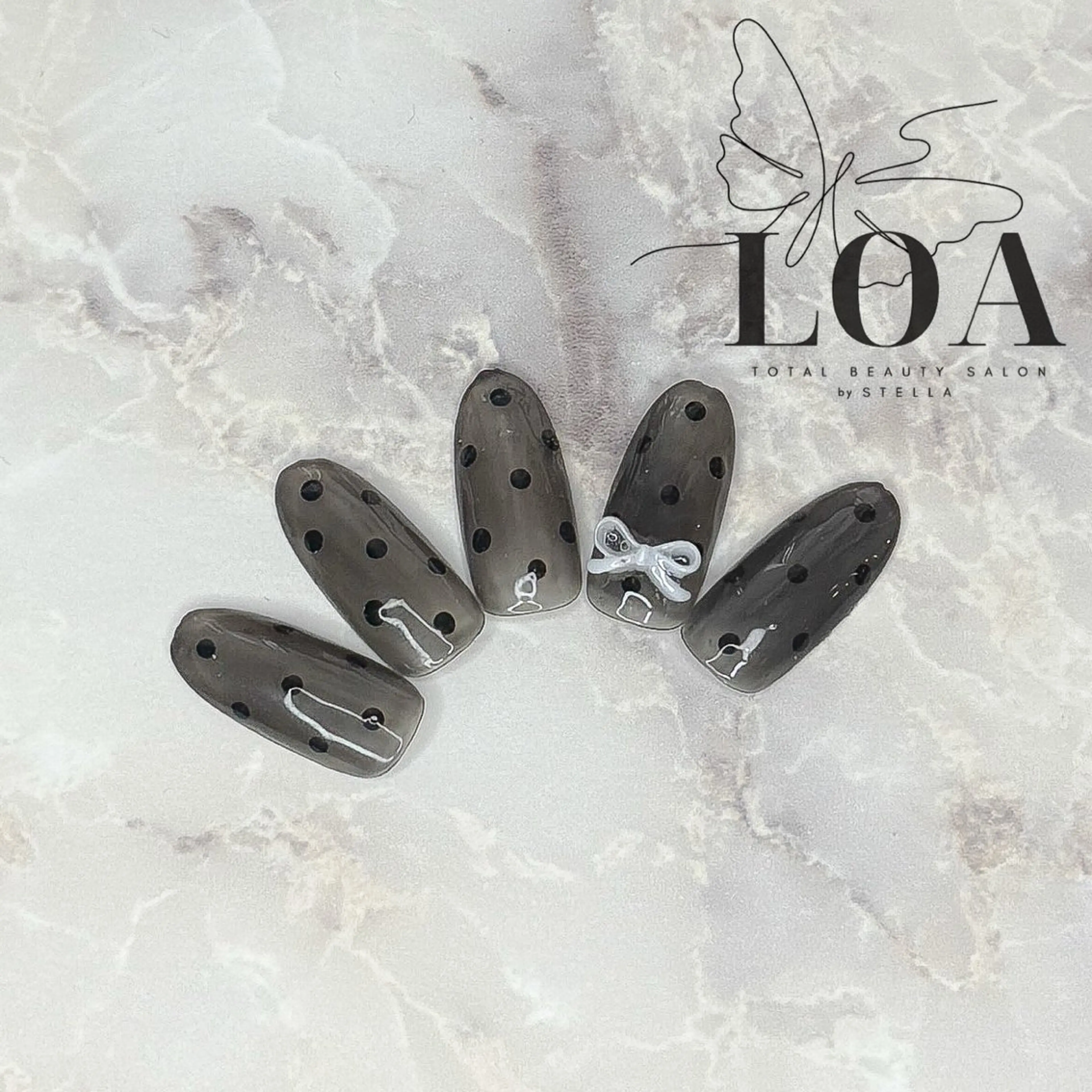 ネイル ハンドネイル LOA🦋 yuraのネイルデザイン